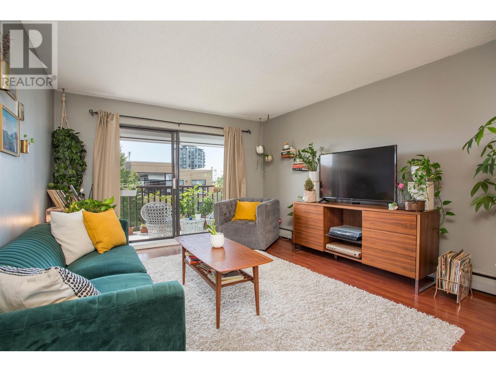 309 131 W 4th Street, North Vancouver, British Columbia  V7M 3C8 - Photo 2 - R2821909