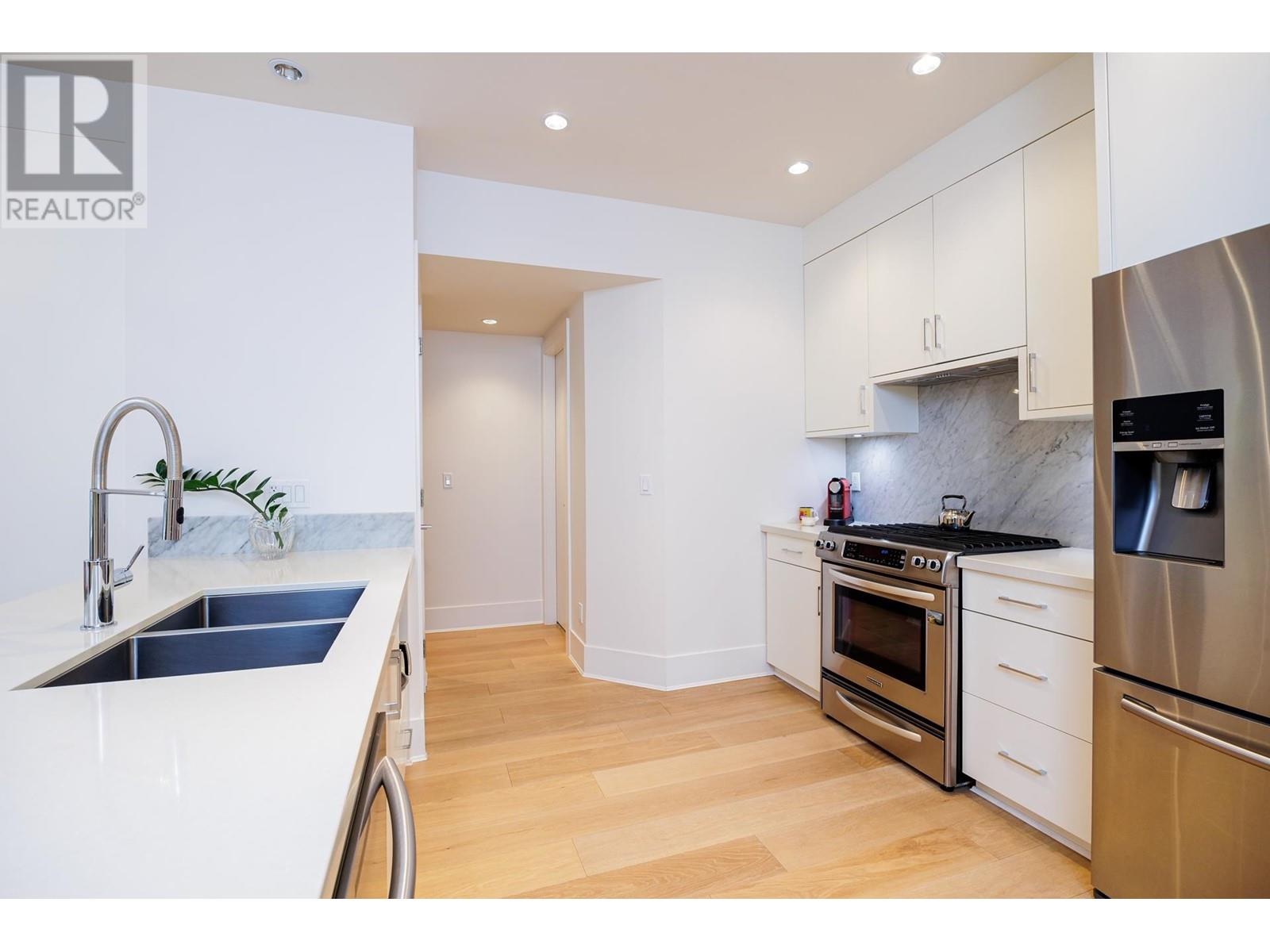 228 E 12th Street, North Vancouver, British Columbia  V7L 2J6 - Photo 4 - R2817542