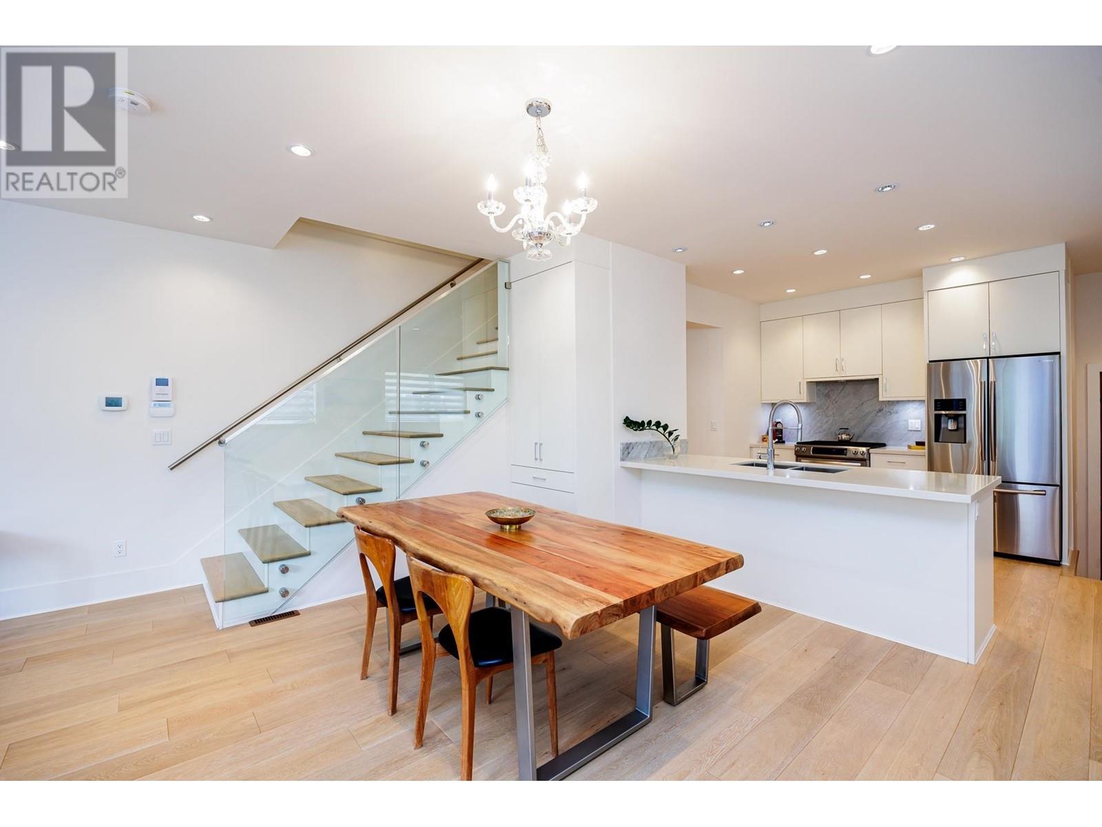228 E 12th Street, North Vancouver, British Columbia  V7L 2J6 - Photo 6 - R2817542