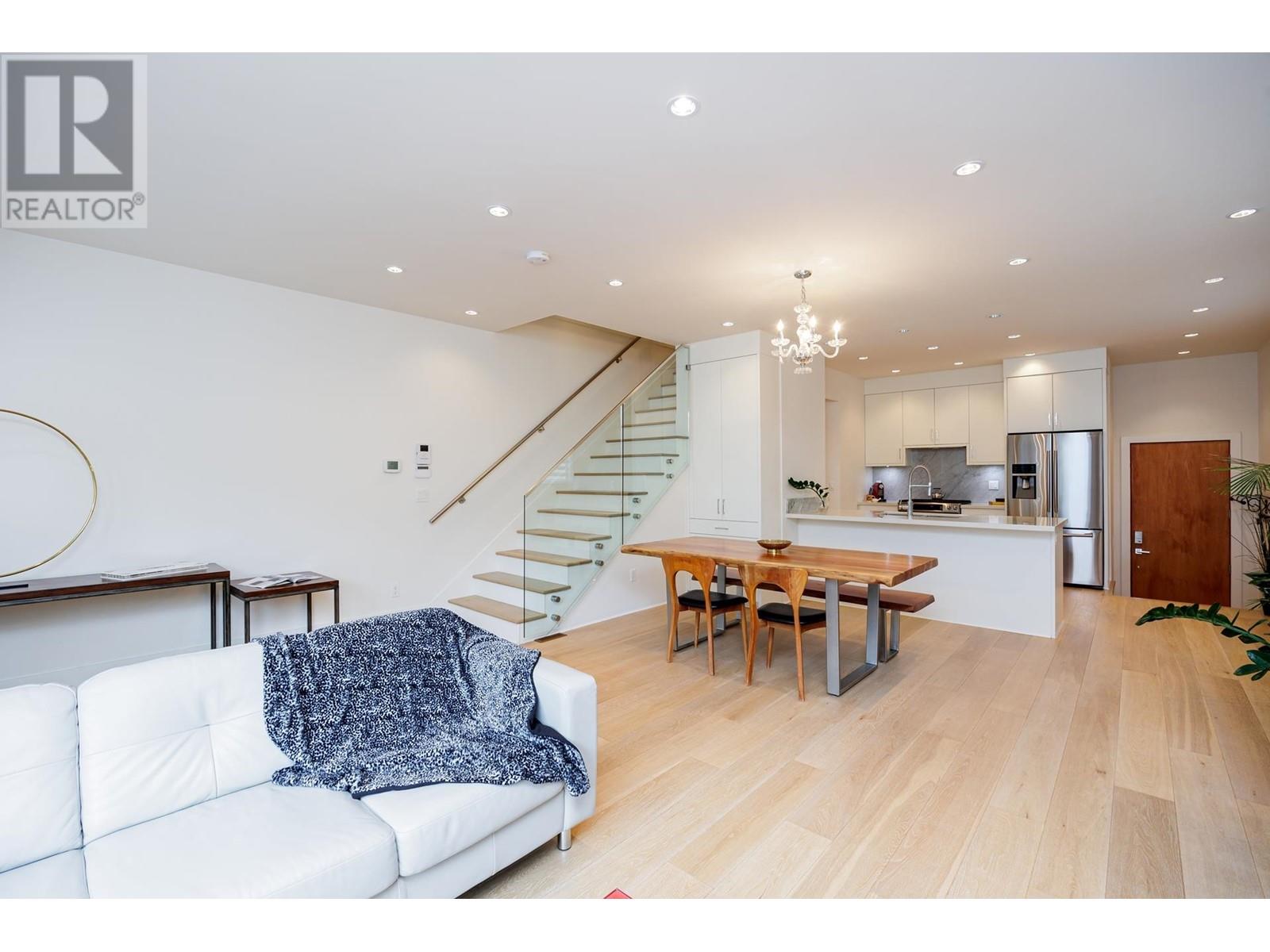 228 E 12th Street, North Vancouver, British Columbia  V7L 2J6 - Photo 10 - R2817542