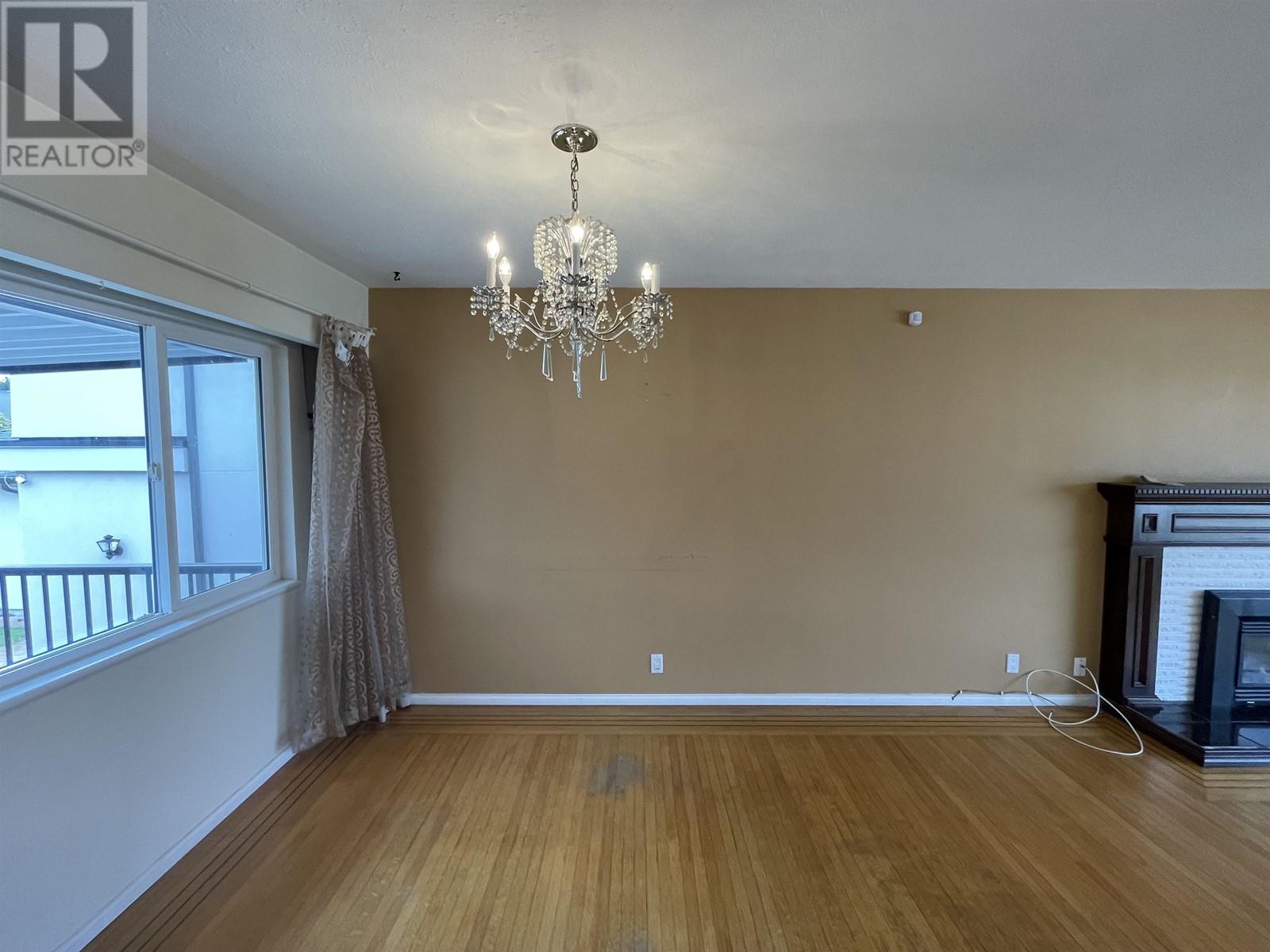 6916 Union Street, Burnaby, British Columbia  V5B 1X5 - Photo 7 - R2825383