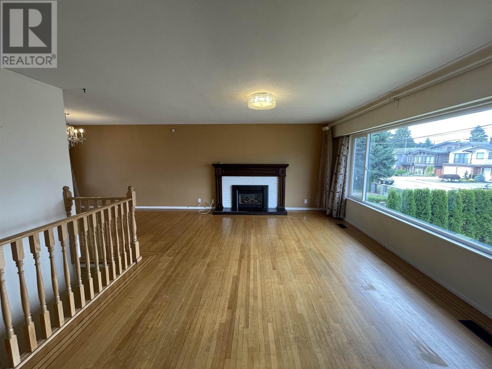 6916 Union Street, Burnaby, British Columbia  V5B 1X5 - Photo 3 - R2825383