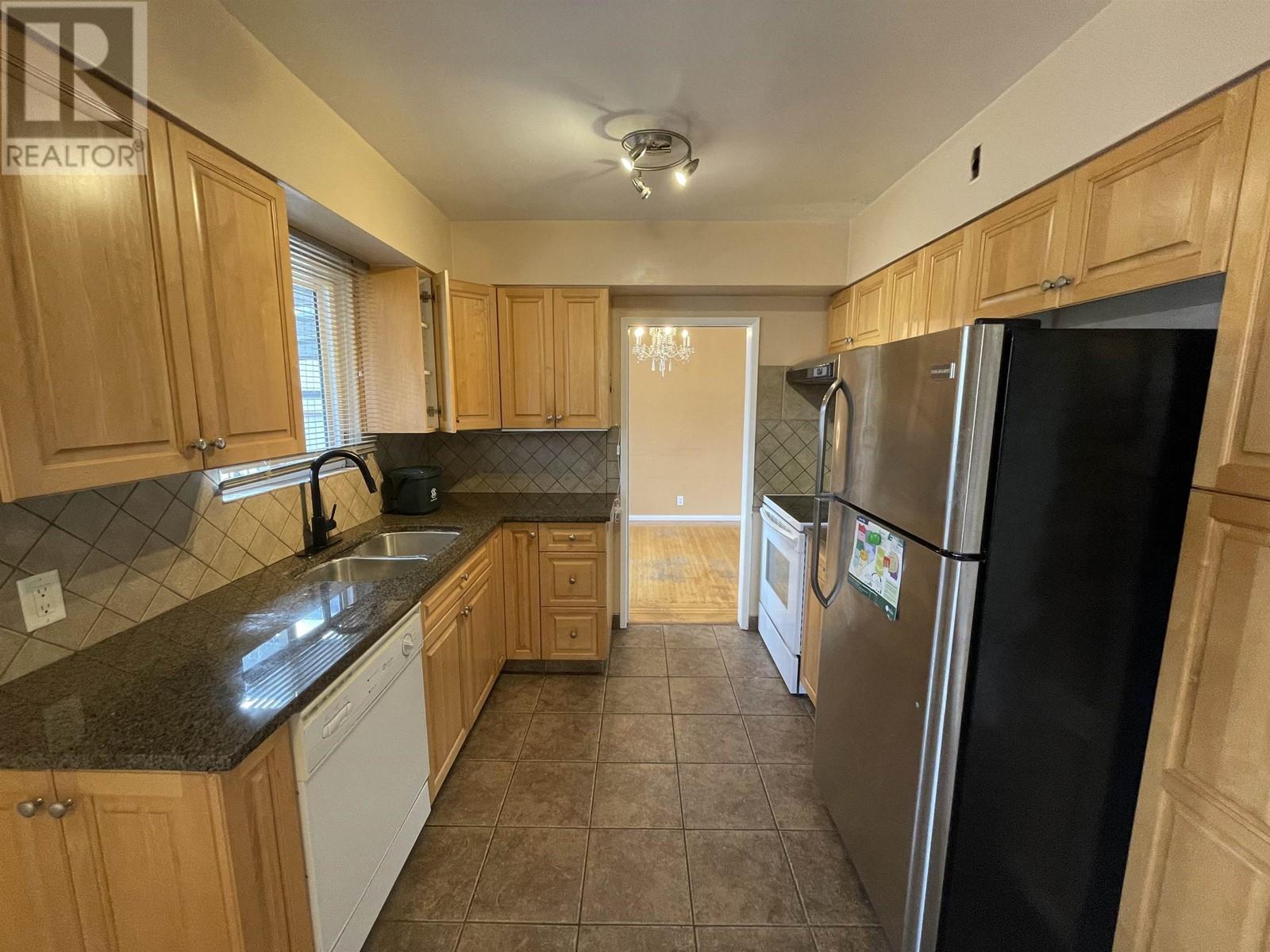 6916 Union Street, Burnaby, British Columbia  V5B 1X5 - Photo 14 - R2825383