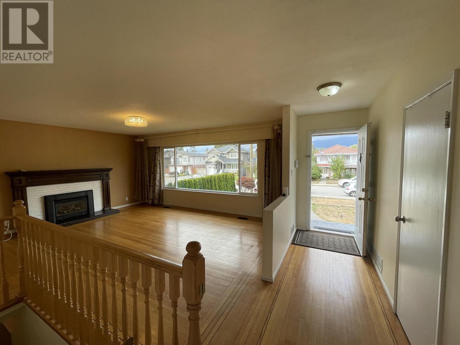 6916 Union Street, Burnaby, British Columbia  V5B 1X5 - Photo 8 - R2825383