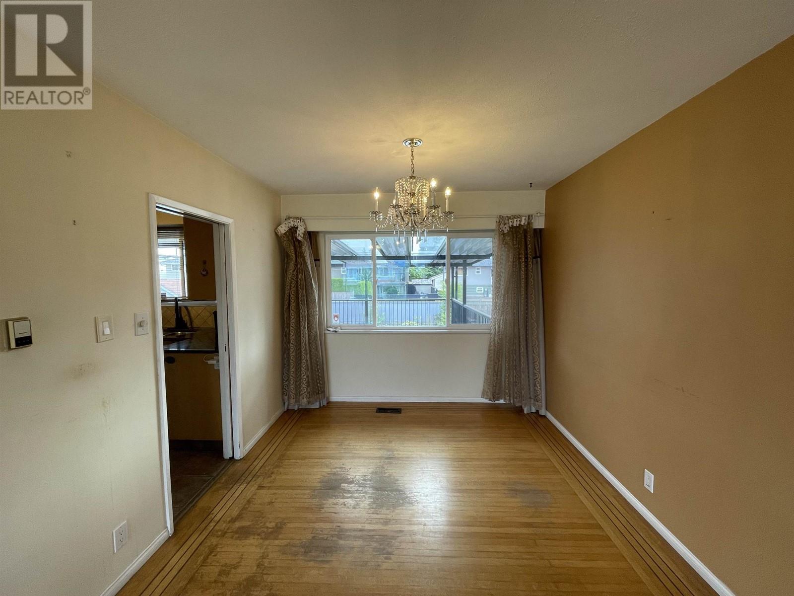 6916 Union Street, Burnaby, British Columbia  V5B 1X5 - Photo 5 - R2825383