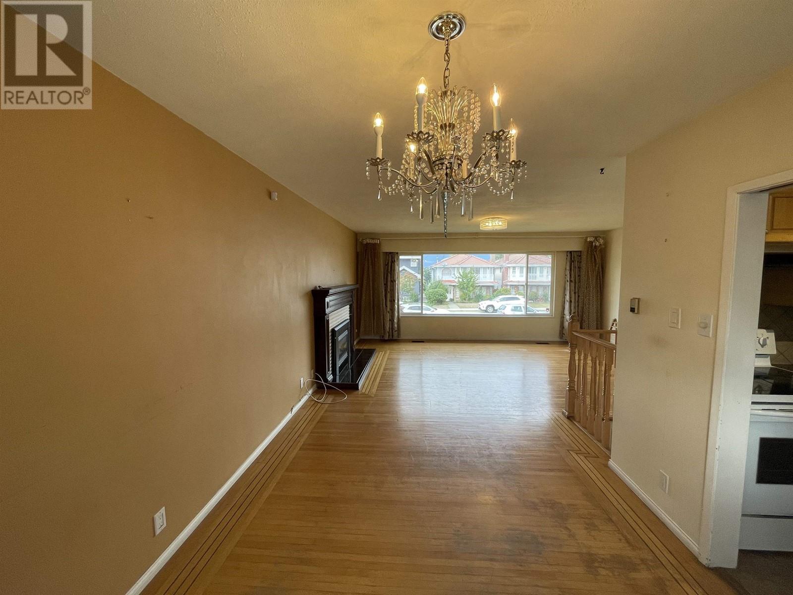 6916 Union Street, Burnaby, British Columbia  V5B 1X5 - Photo 6 - R2825383