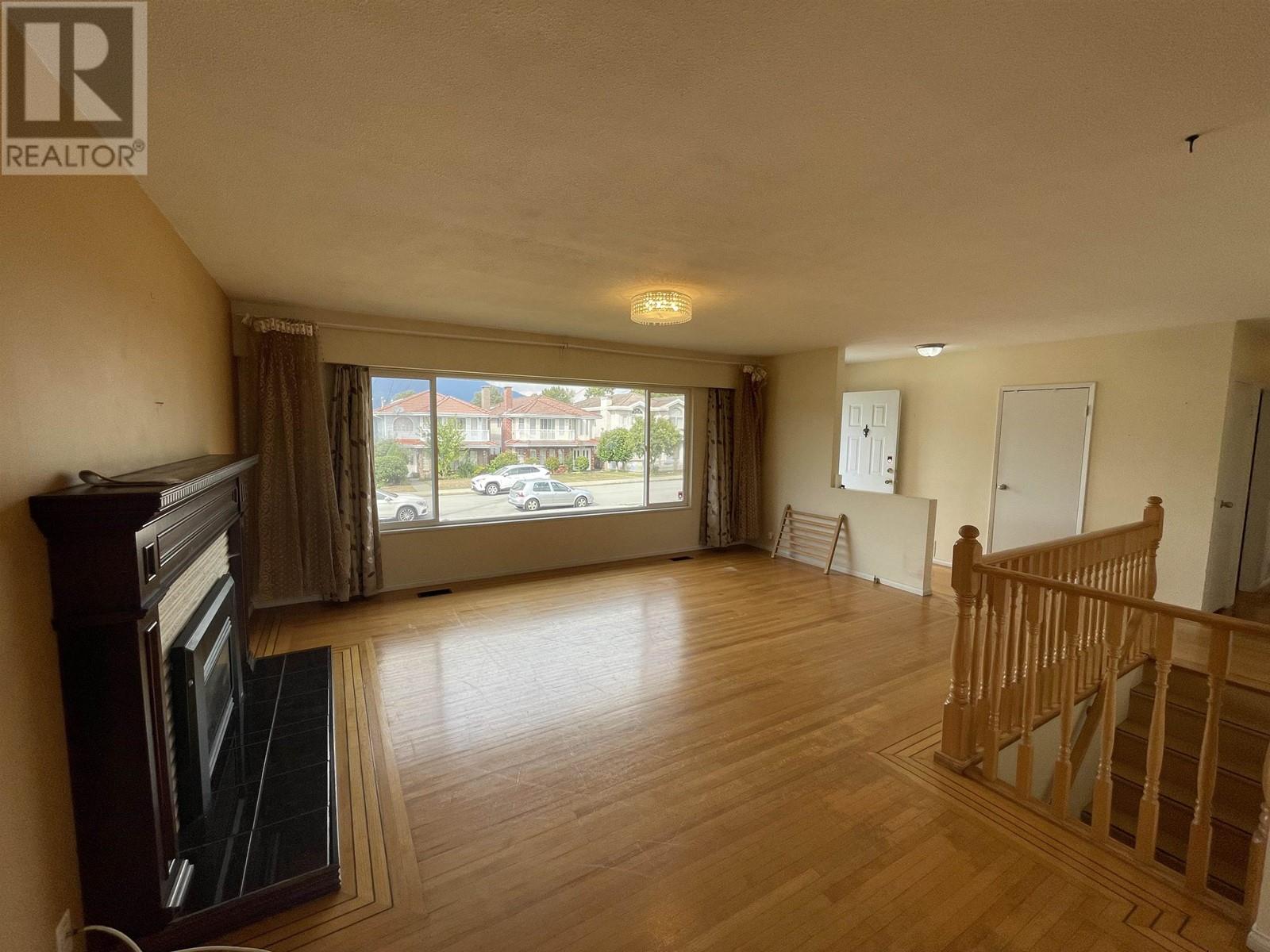 6916 Union Street, Burnaby, British Columbia  V5B 1X5 - Photo 10 - R2825383