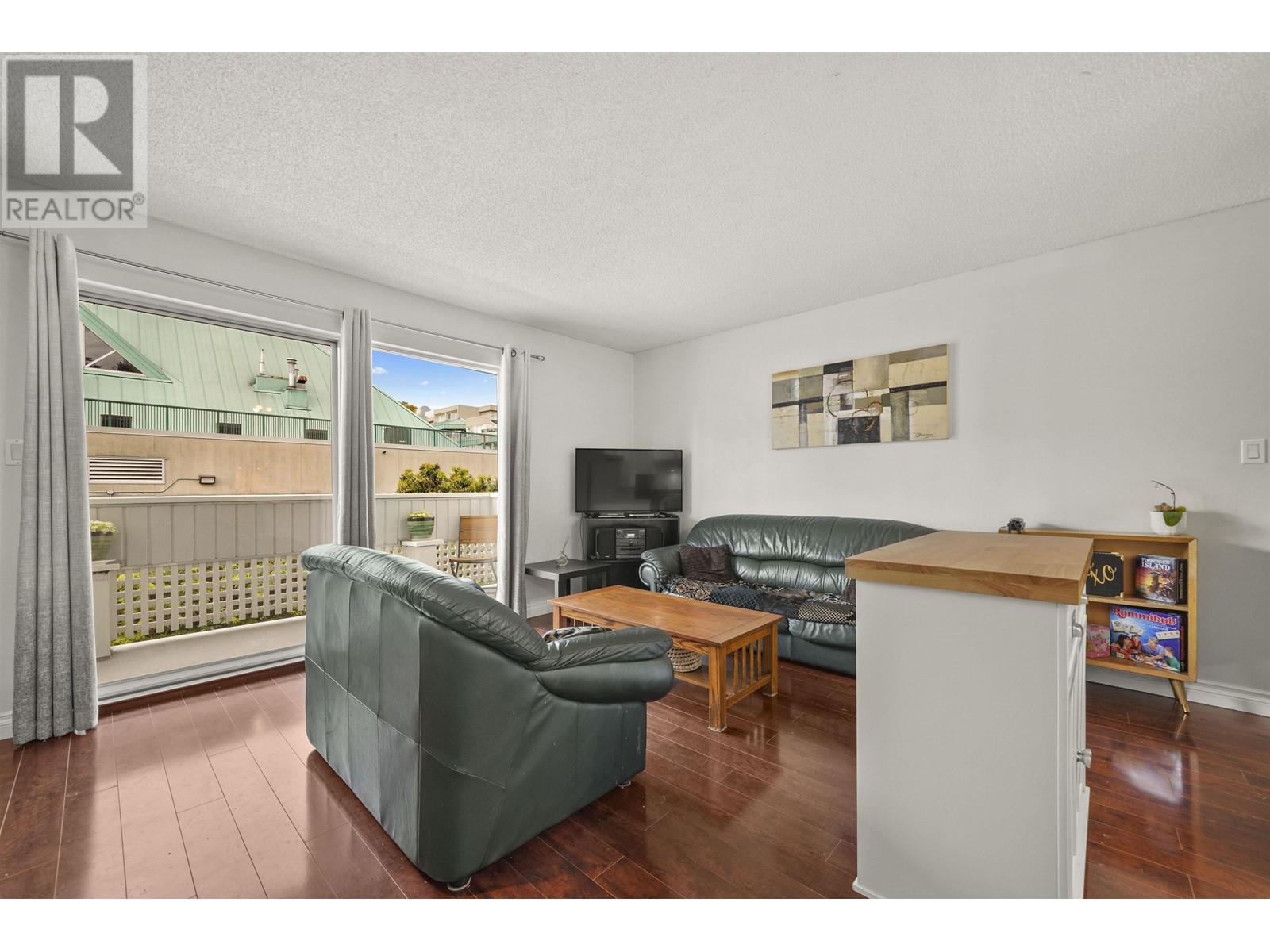 212 2055 Suffolk Avenue, Port Coquitlam, British Columbia  V3B 1H4 - Photo 2 - R2825618