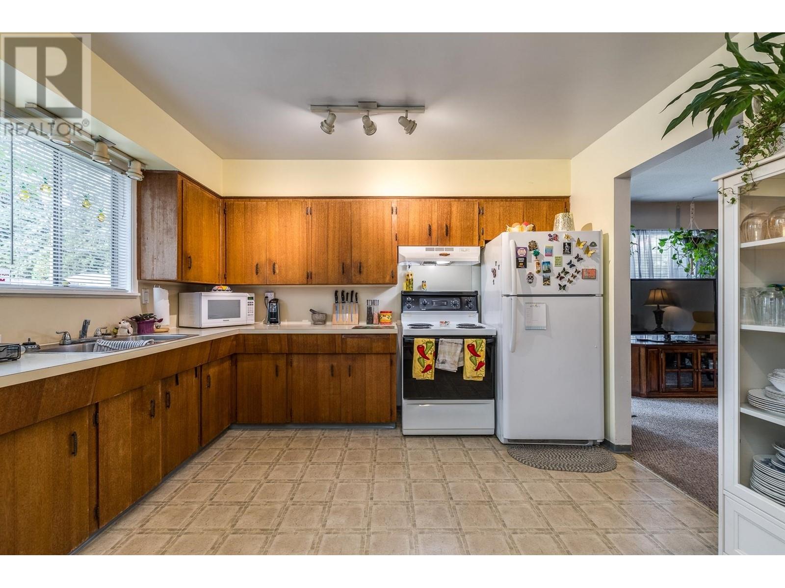 3566-3568 Handley Crescent, Port Coquitlam, British Columbia  V3B 2Y5 - Photo 12 - R2825610