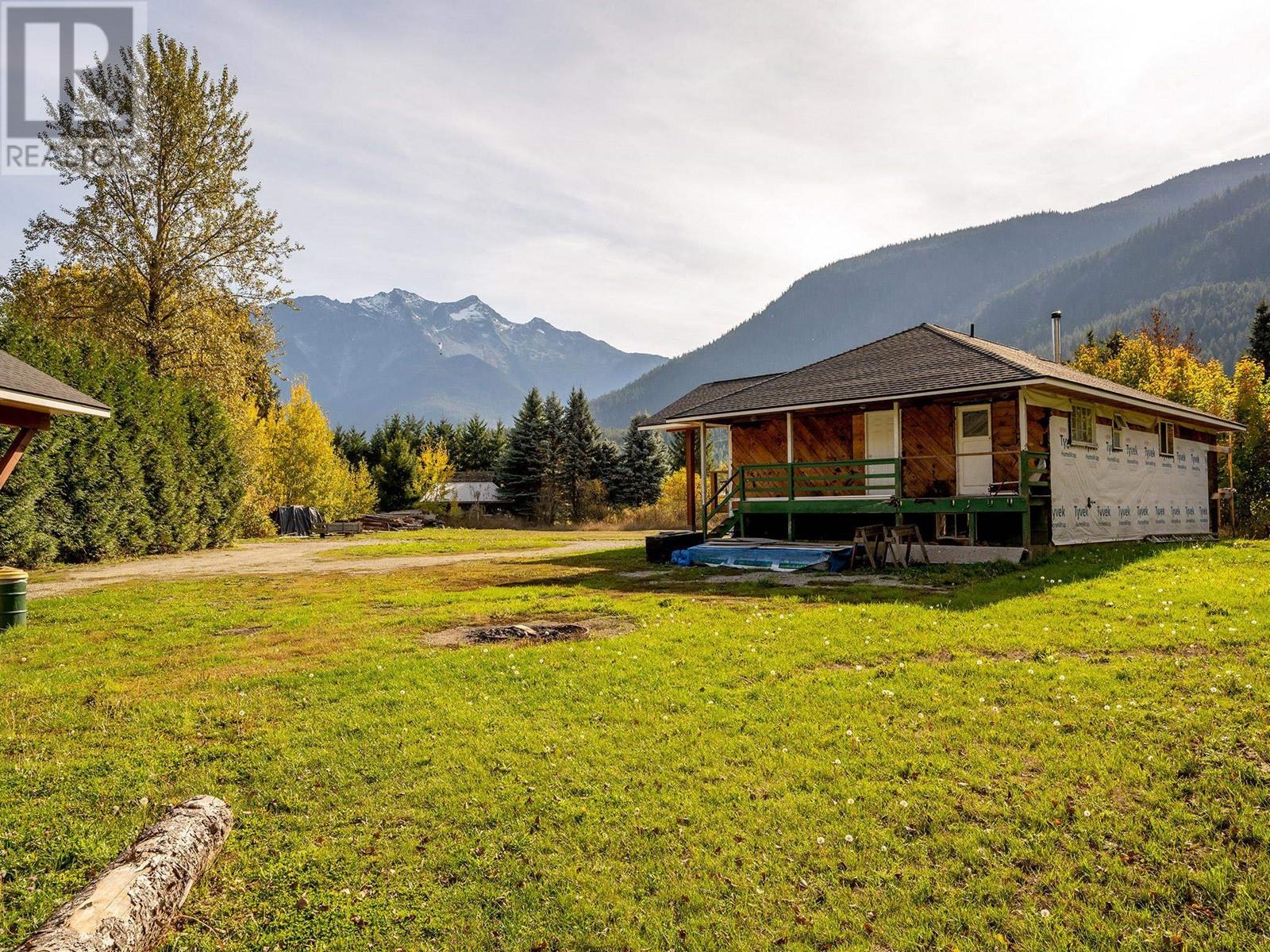 7617 Anderson Road, Pemberton, British Columbia  V0N 2L1 - Photo 3 - R2825625