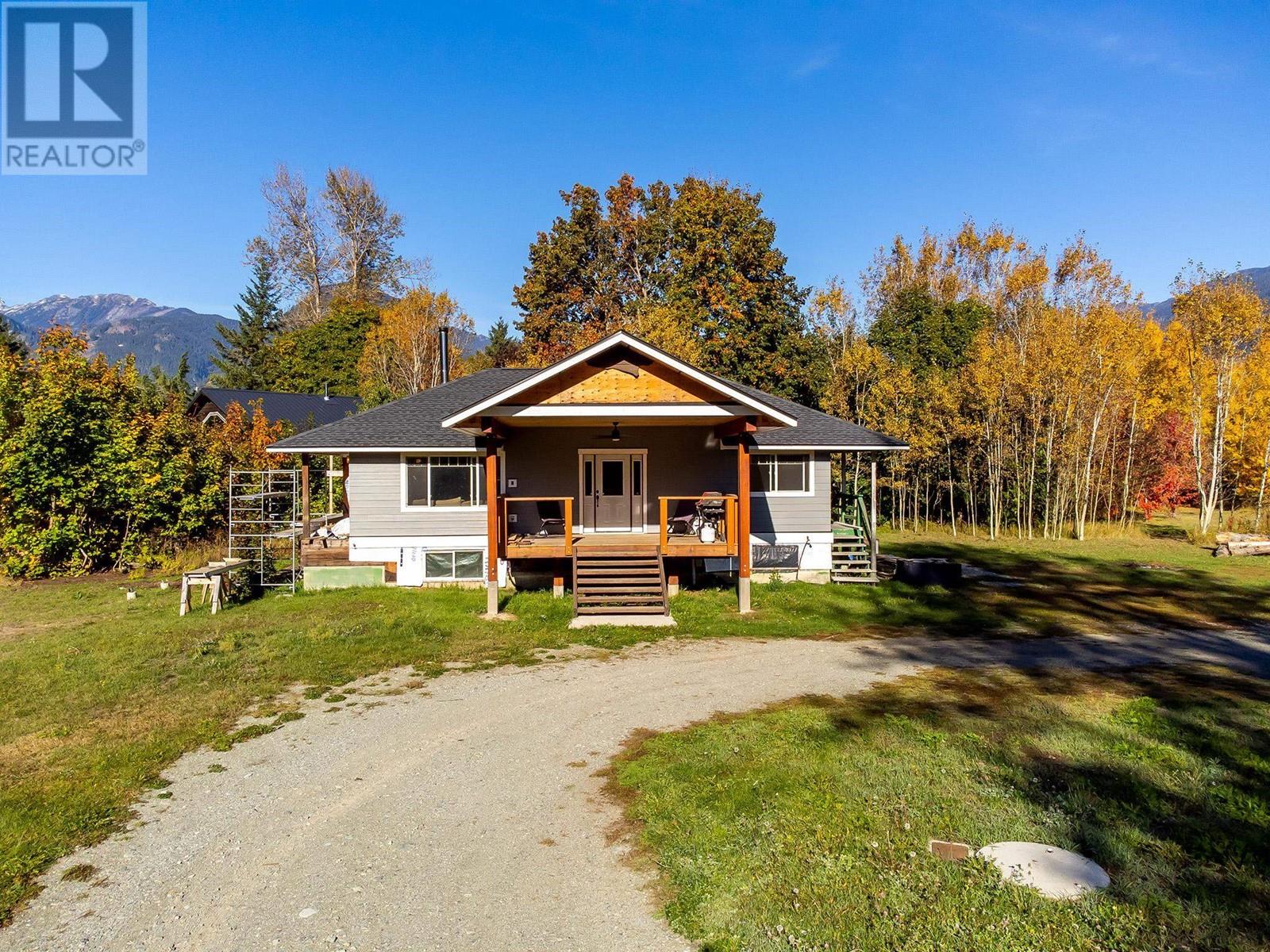 7617 Anderson Road, Pemberton, British Columbia  V0N 2L1 - Photo 4 - R2825625