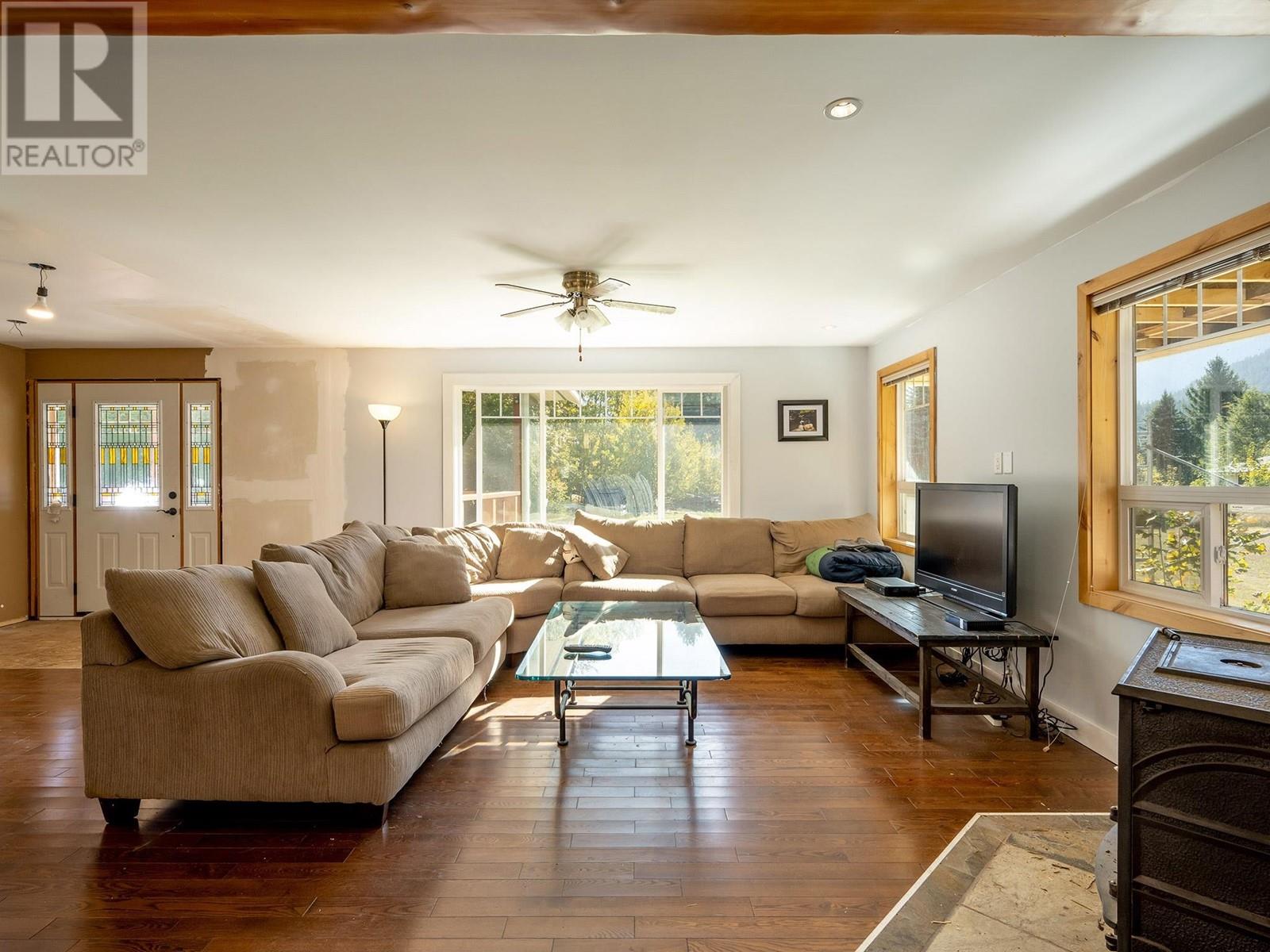 7617 Anderson Road, Pemberton, British Columbia  V0N 2L1 - Photo 5 - R2825625