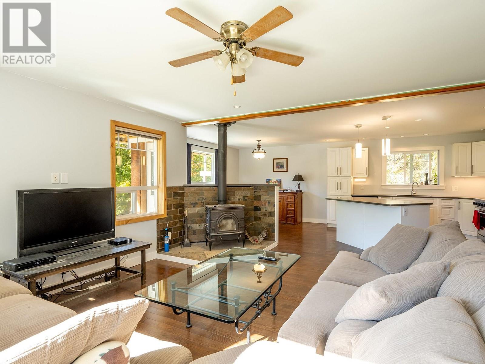 7617 Anderson Road, Pemberton, British Columbia  V0N 2L1 - Photo 6 - R2825625