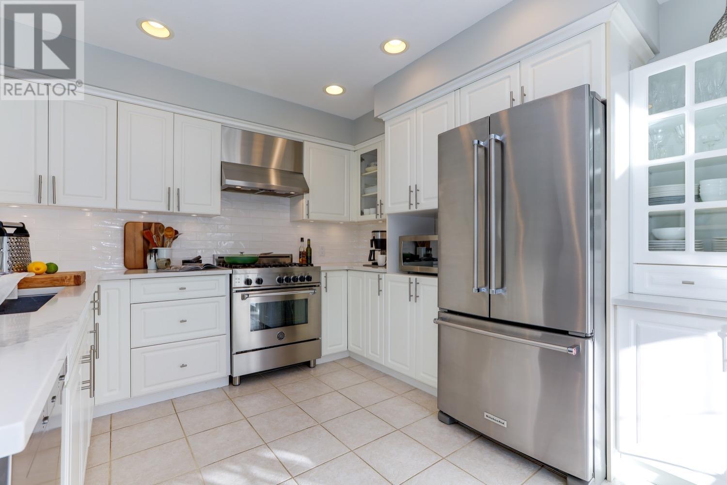 19 3405 Plateau Boulevard, Coquitlam, British Columbia  V3E 3L7 - Photo 4 - R2825636