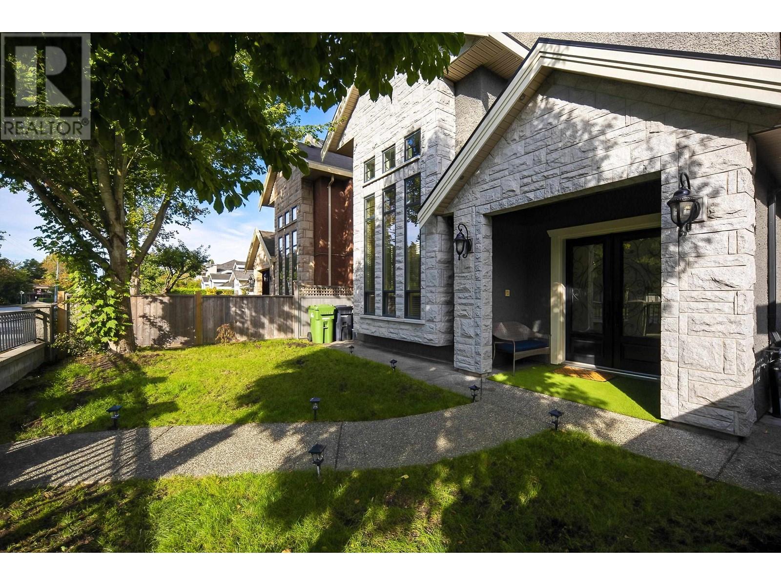 6419 Blundell Road, Richmond, British Columbia  V7C 1H7 - Photo 2 - R2825285
