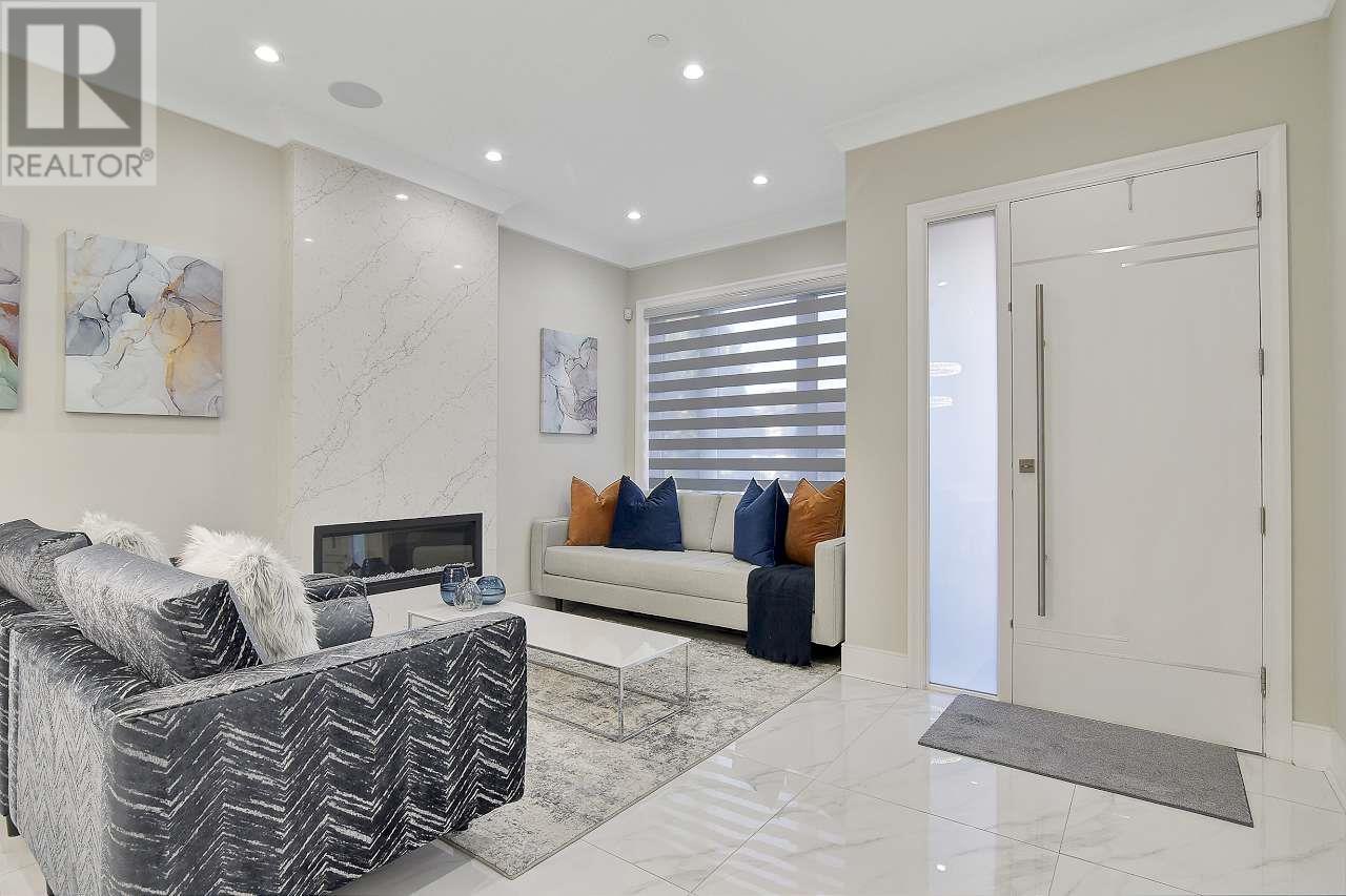 3478 Monmouth Avenue, Vancouver, British Columbia  V5R 5R9 - Photo 4 - R2825560
