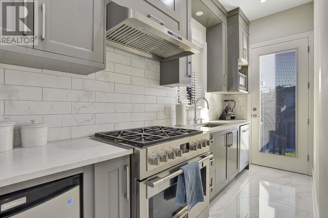 3478 Monmouth Avenue, Vancouver, British Columbia  V5R 5R9 - Photo 13 - R2825560