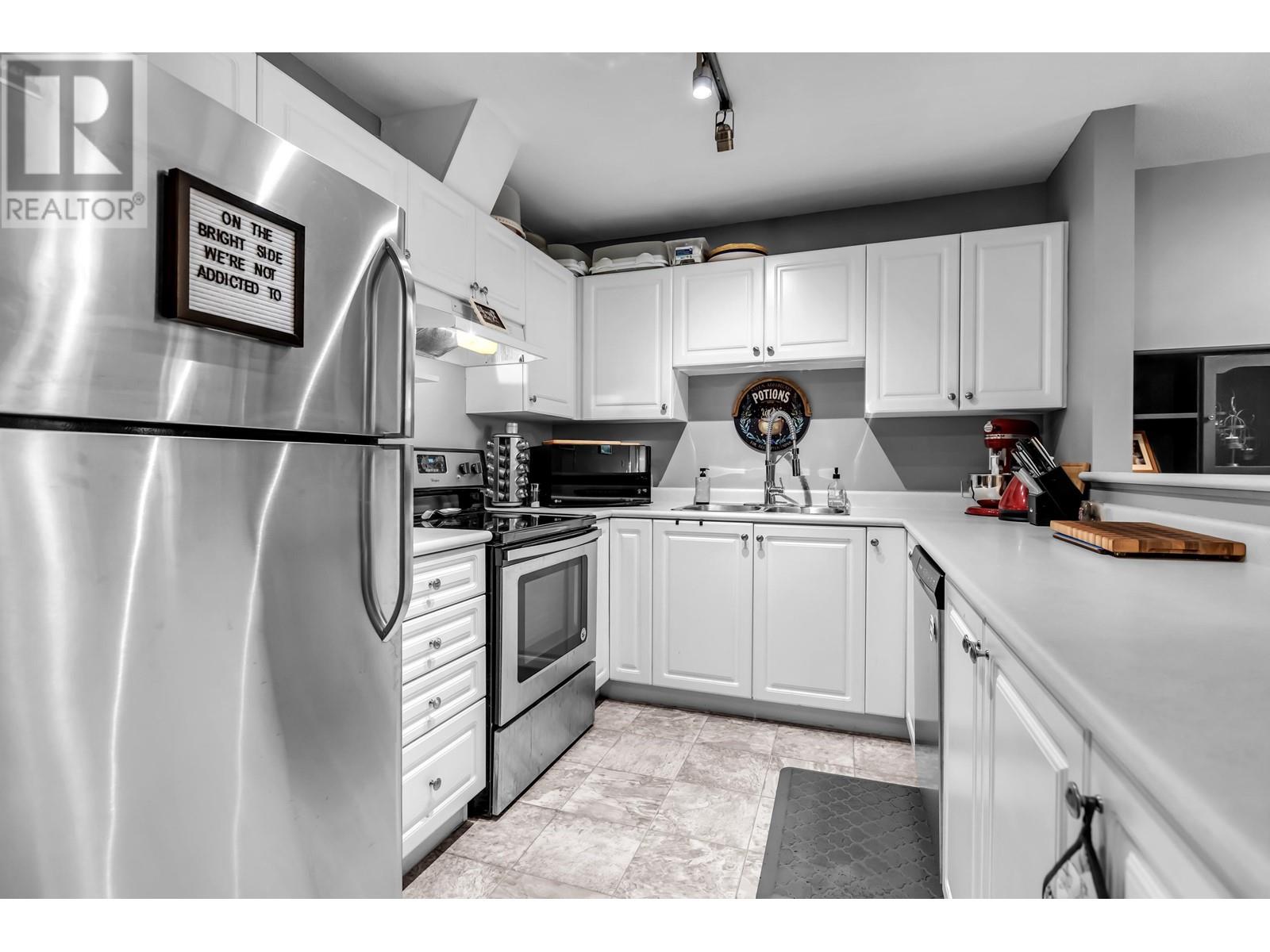 212 12207 224 Street, Maple Ridge, British Columbia  V2X 6B9 - Photo 2 - R2825504