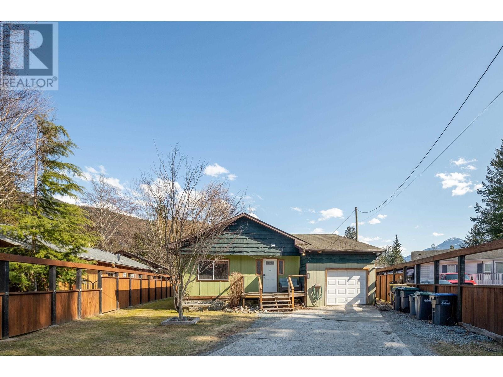 23 BRACKEN PARKWAY, squamish, British Columbia