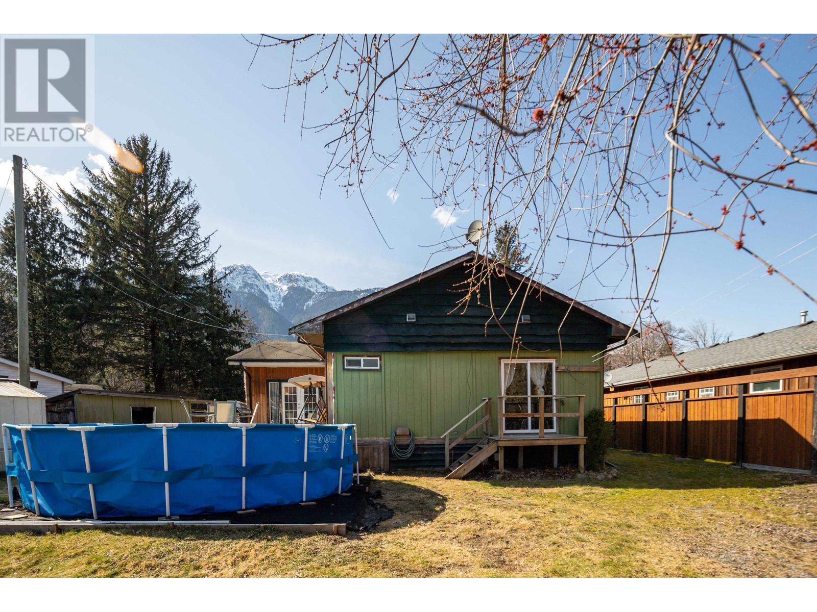 23 Bracken Parkway, Squamish, British Columbia  V0N 1T0 - Photo 22 - R2825707