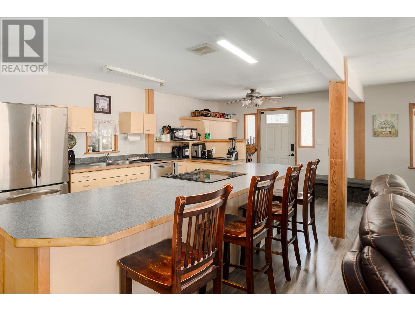 23 Bracken Parkway, Squamish, British Columbia  V0N 1T0 - Photo 3 - R2825707