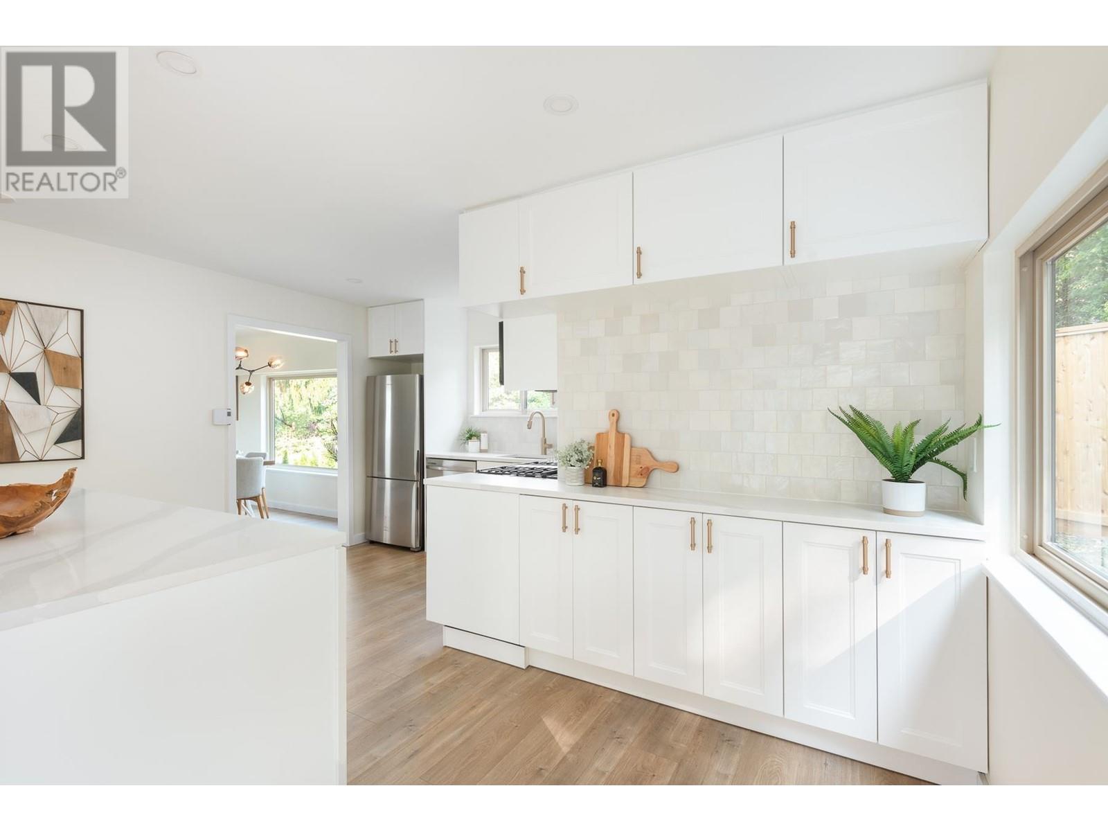 111 E Kensington Road, North Vancouver, British Columbia  V7N 1P2 - Photo 4 - R2825479