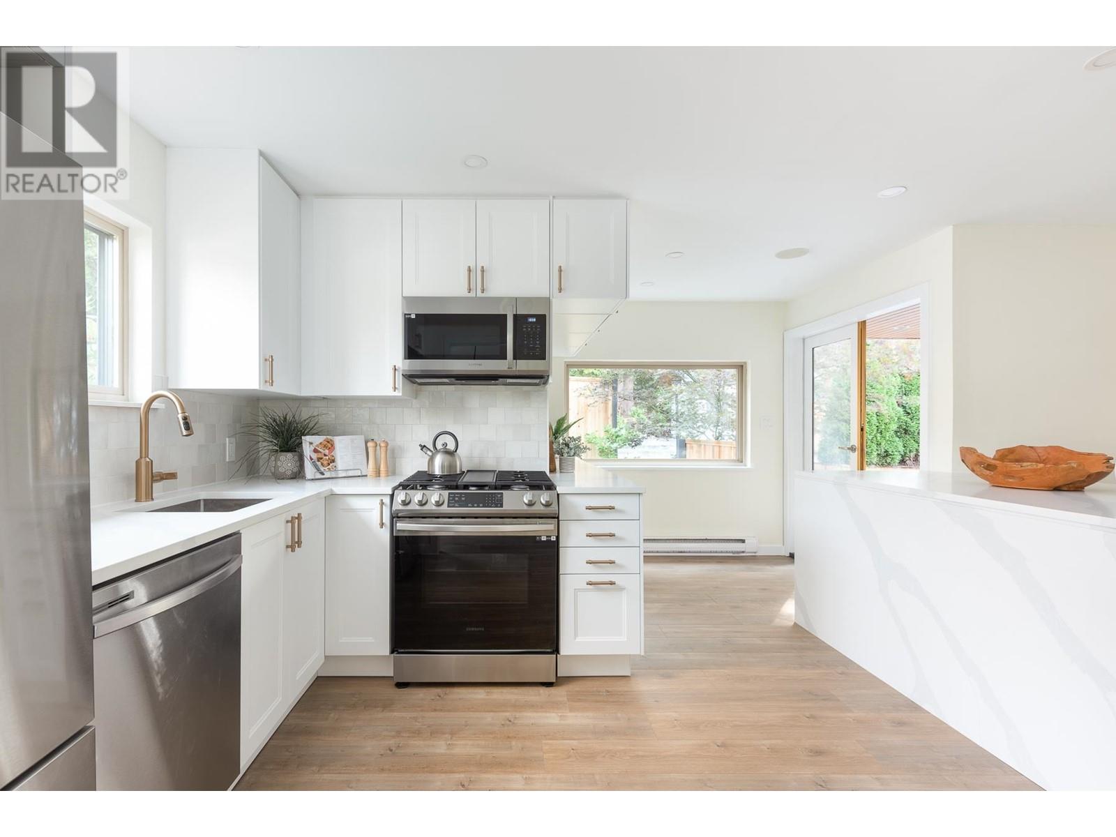 111 E KENSINGTON ROAD, north vancouver, British Columbia