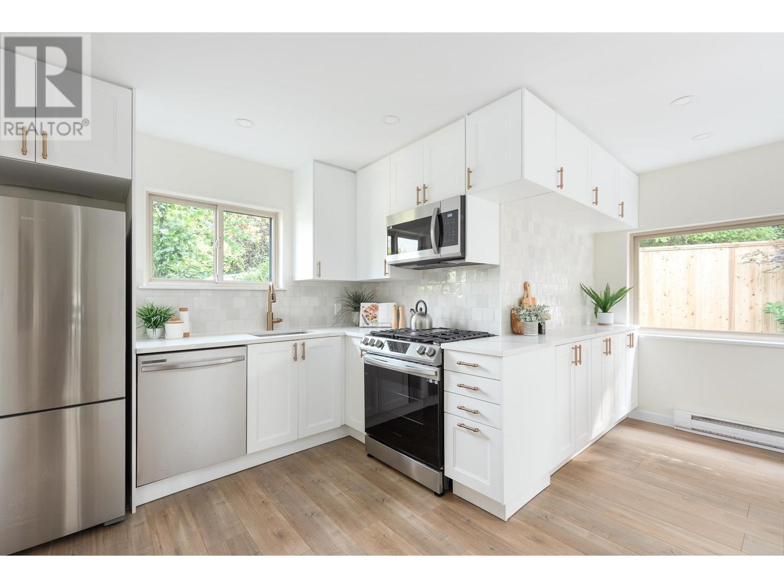 111 E Kensington Road, North Vancouver, British Columbia  V7N 1P2 - Photo 2 - R2825479