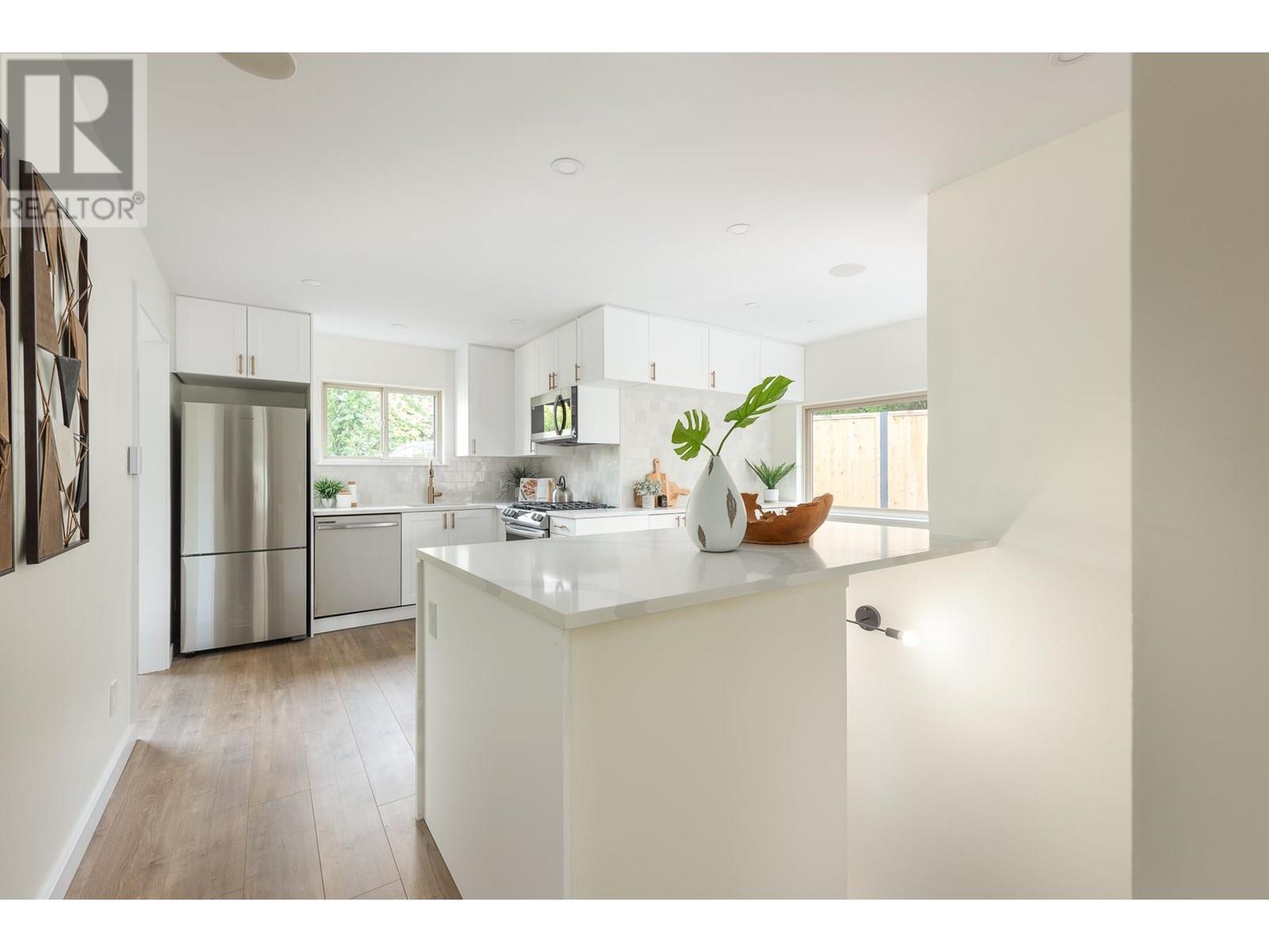 111 E Kensington Road, North Vancouver, British Columbia  V7N 1P2 - Photo 3 - R2825479