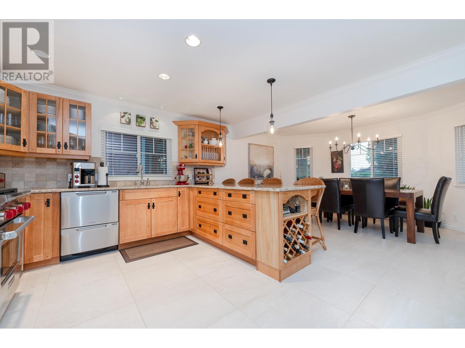 890 Victoria Drive, Port Coquitlam, British Columbia  V3B 2T9 - Photo 8 - R2823419