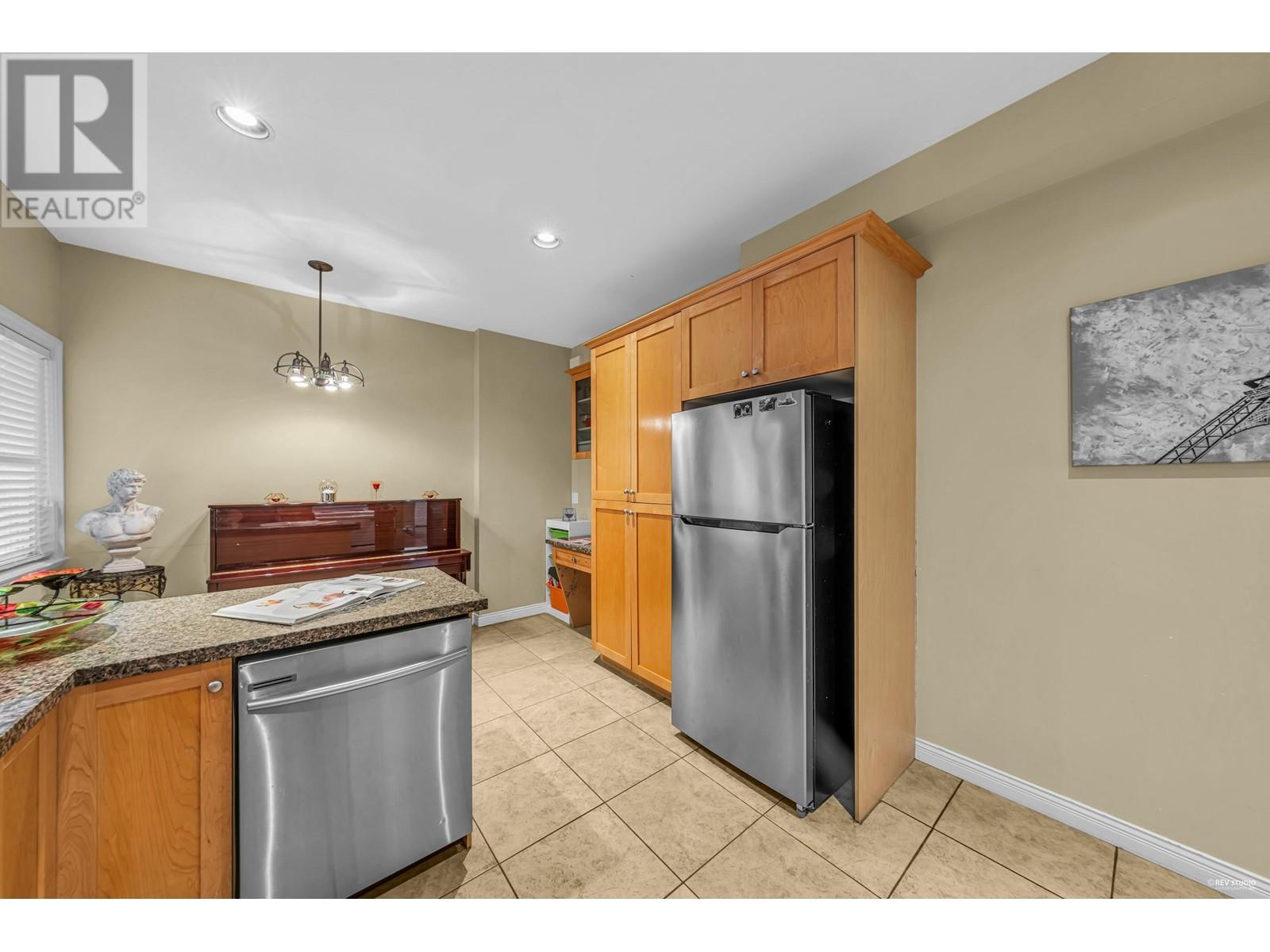 4551 Ellerton Court, Burnaby, British Columbia  V5H 1E1 - Photo 3 - R2824649
