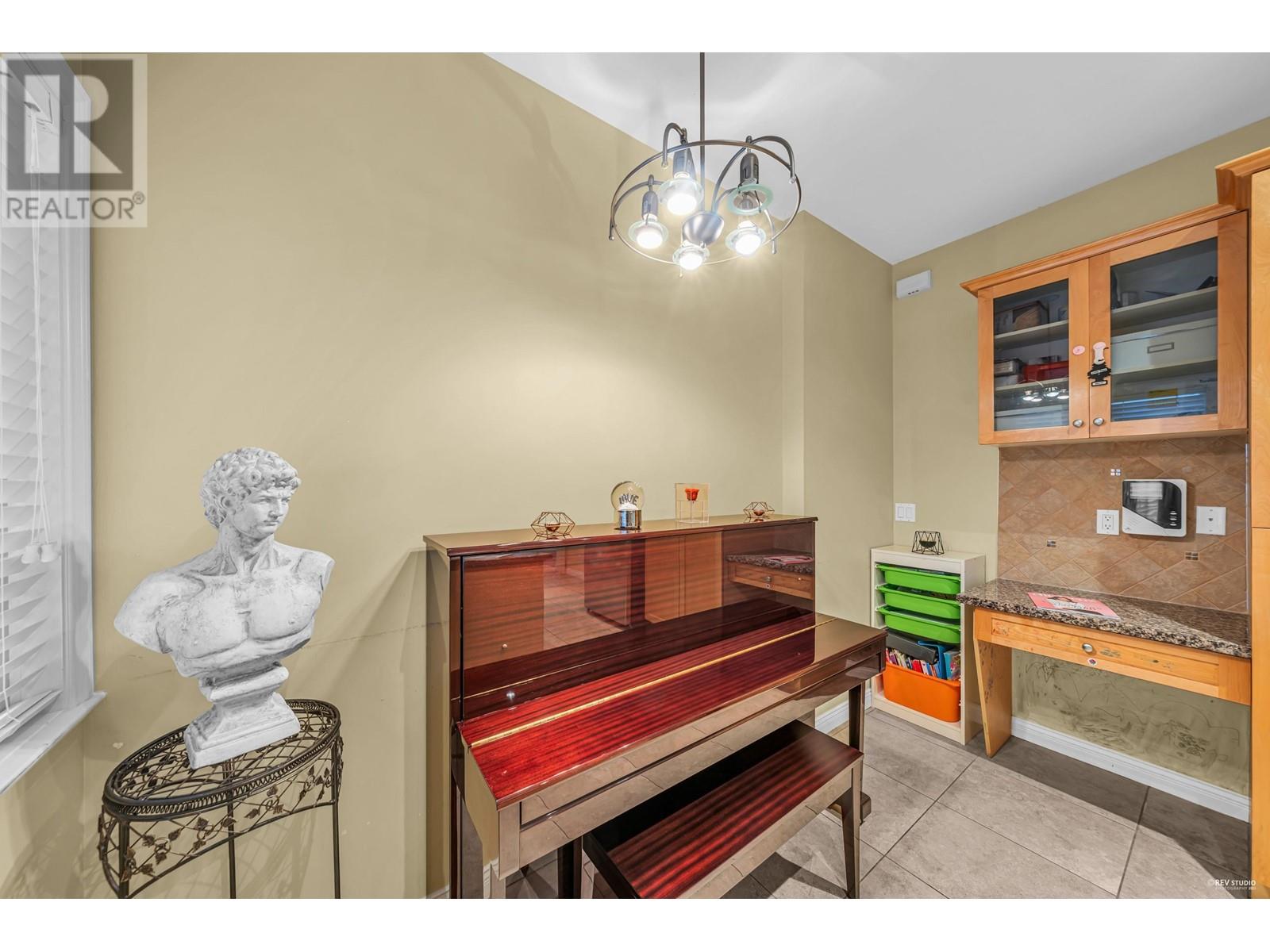 4551 Ellerton Court, Burnaby, British Columbia  V5H 1E1 - Photo 4 - R2824649