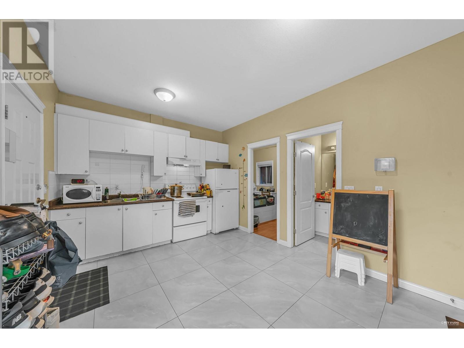 4551 Ellerton Court, Burnaby, British Columbia  V5H 1E1 - Photo 31 - R2824649