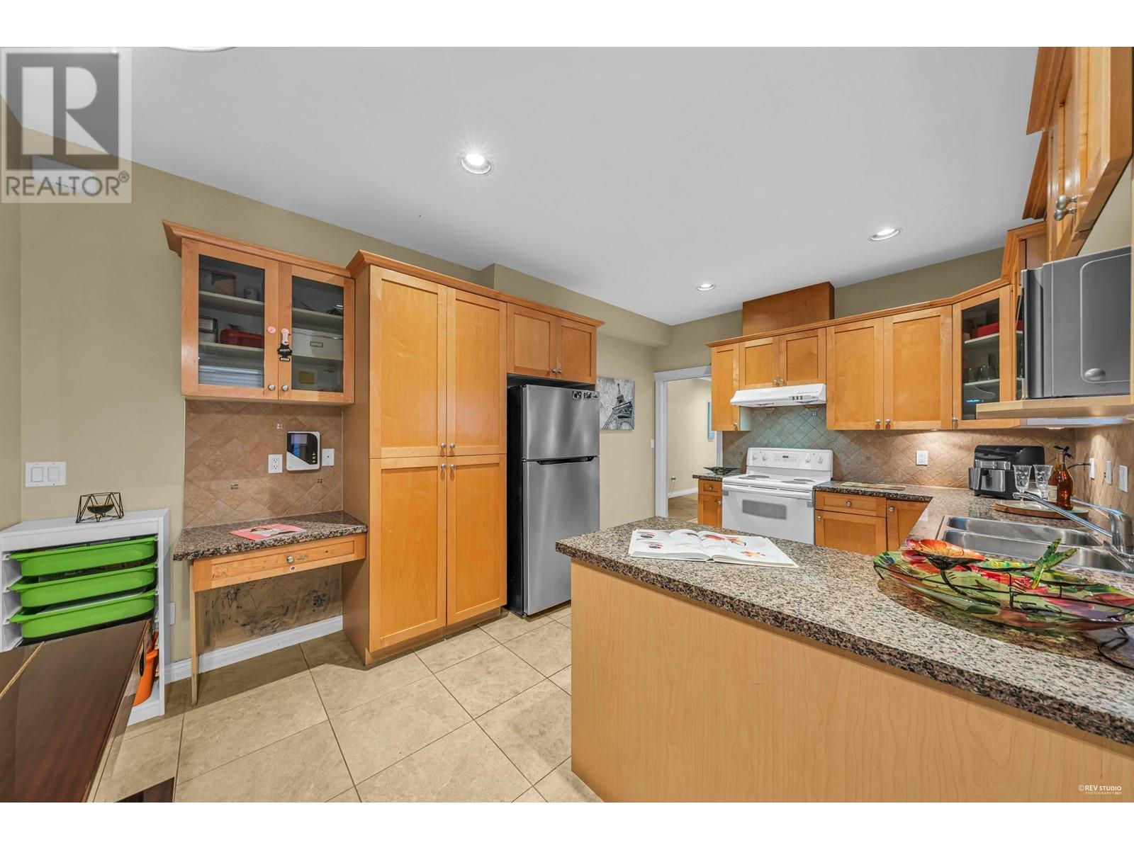 4551 Ellerton Court, Burnaby, British Columbia  V5H 1E1 - Photo 5 - R2824649