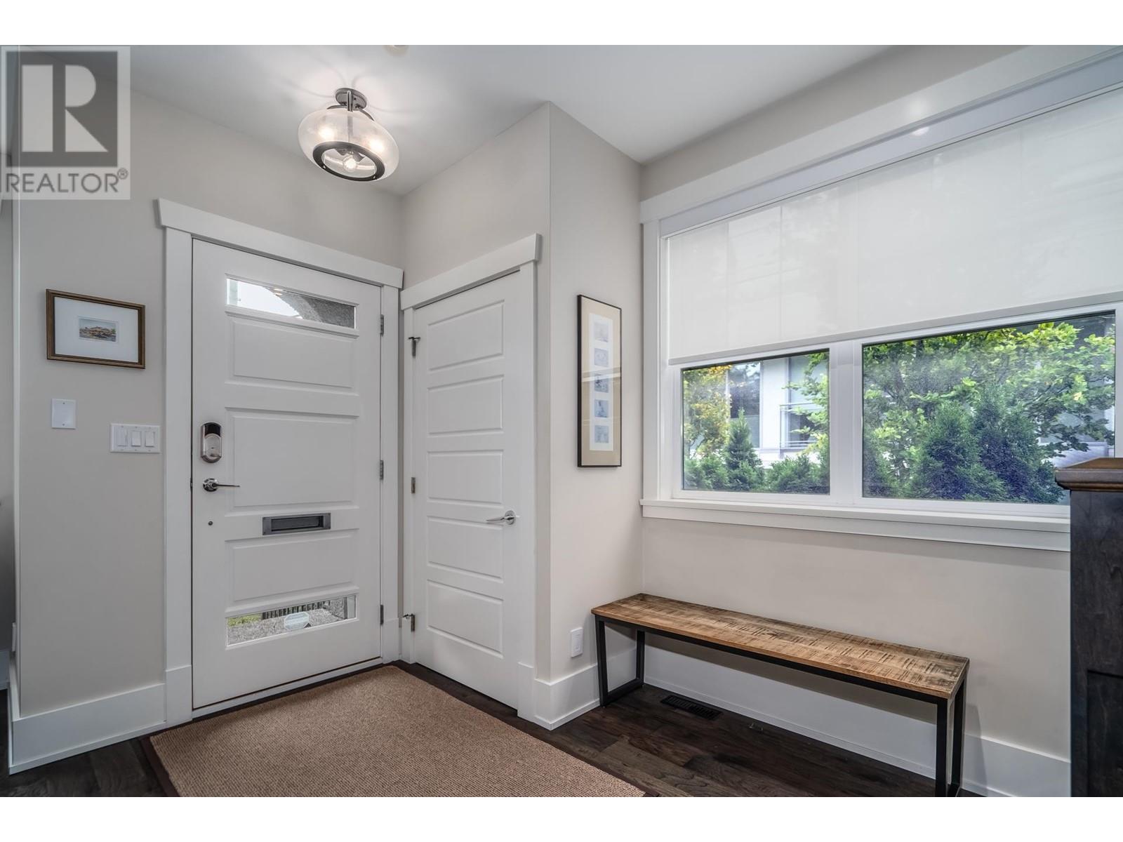 180 E 17th Avenue, Vancouver, British Columbia  V5V 1A4 - Photo 2 - R2822631