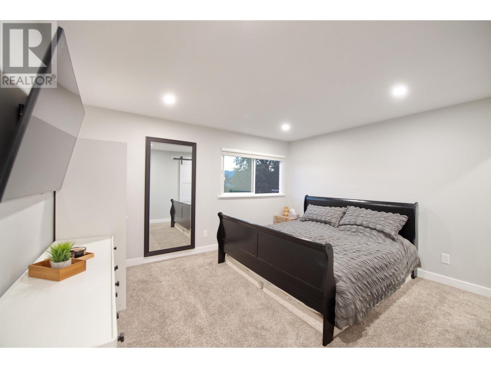 20181 Wharf Street, Maple Ridge, British Columbia  V2X 1A4 - Photo 13 - R2825730