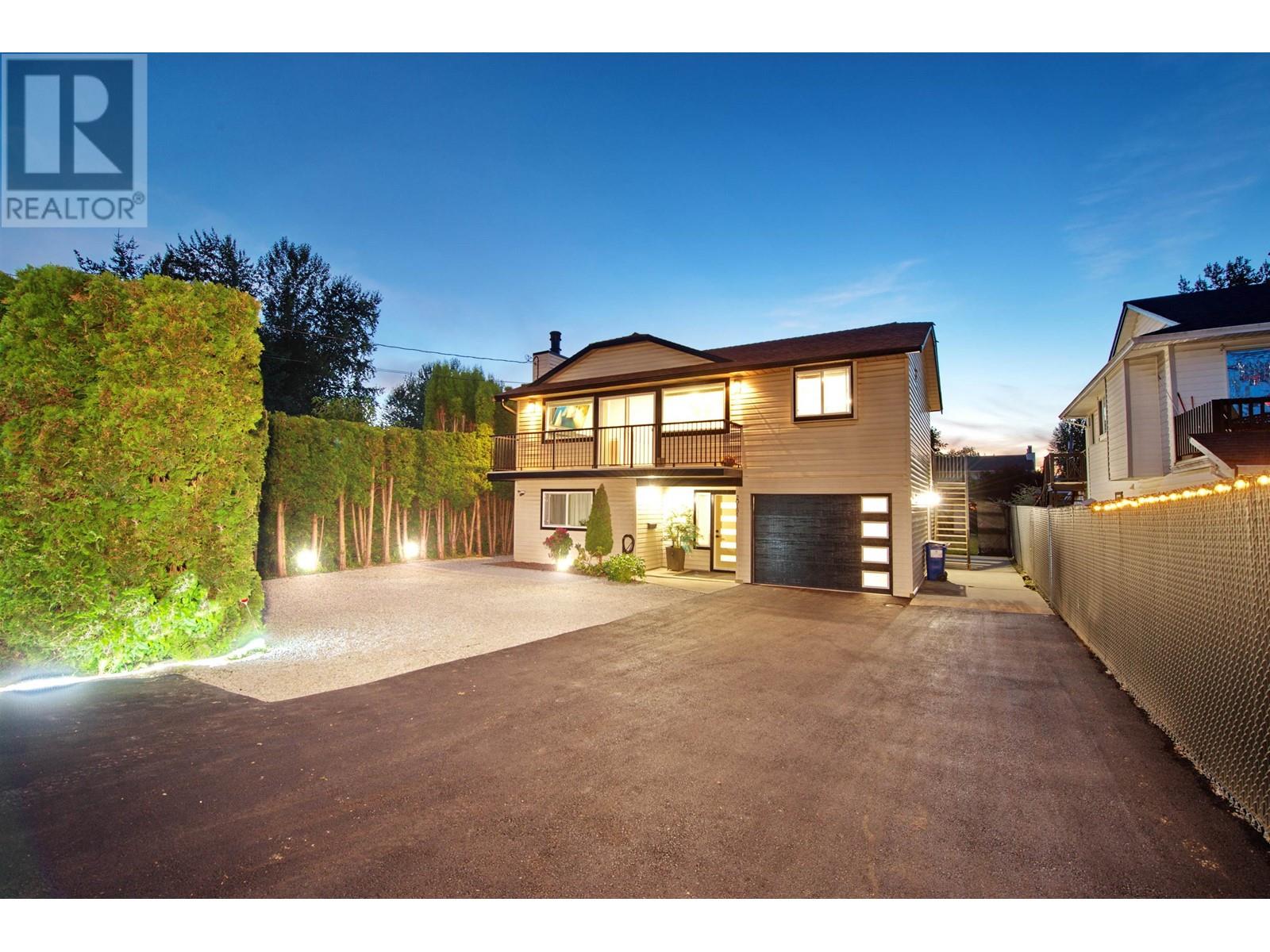 20181 Wharf Street, Maple Ridge, British Columbia  V2X 1A4 - Photo 2 - R2825730