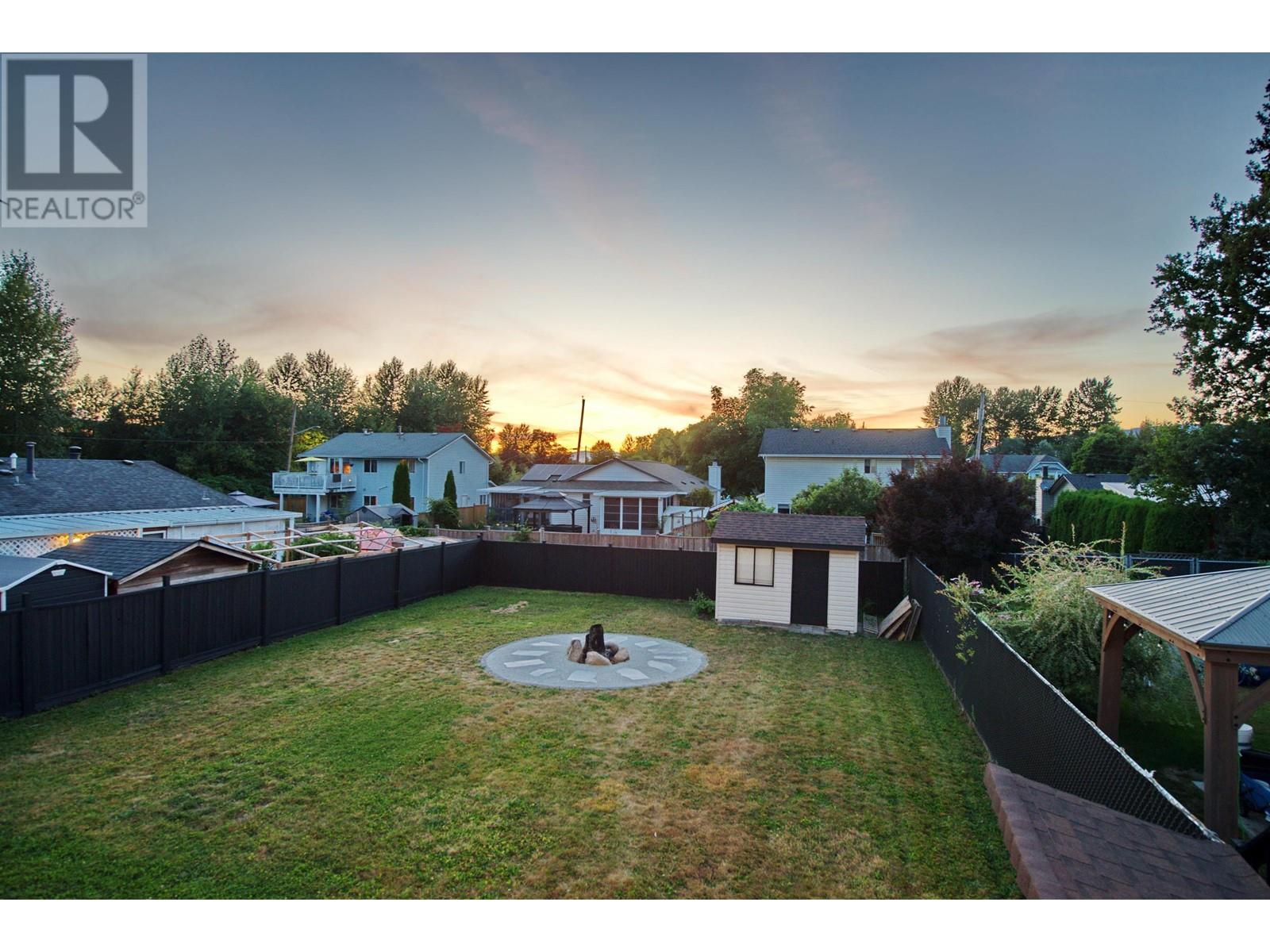 20181 Wharf Street, Maple Ridge, British Columbia  V2X 1A4 - Photo 3 - R2825730