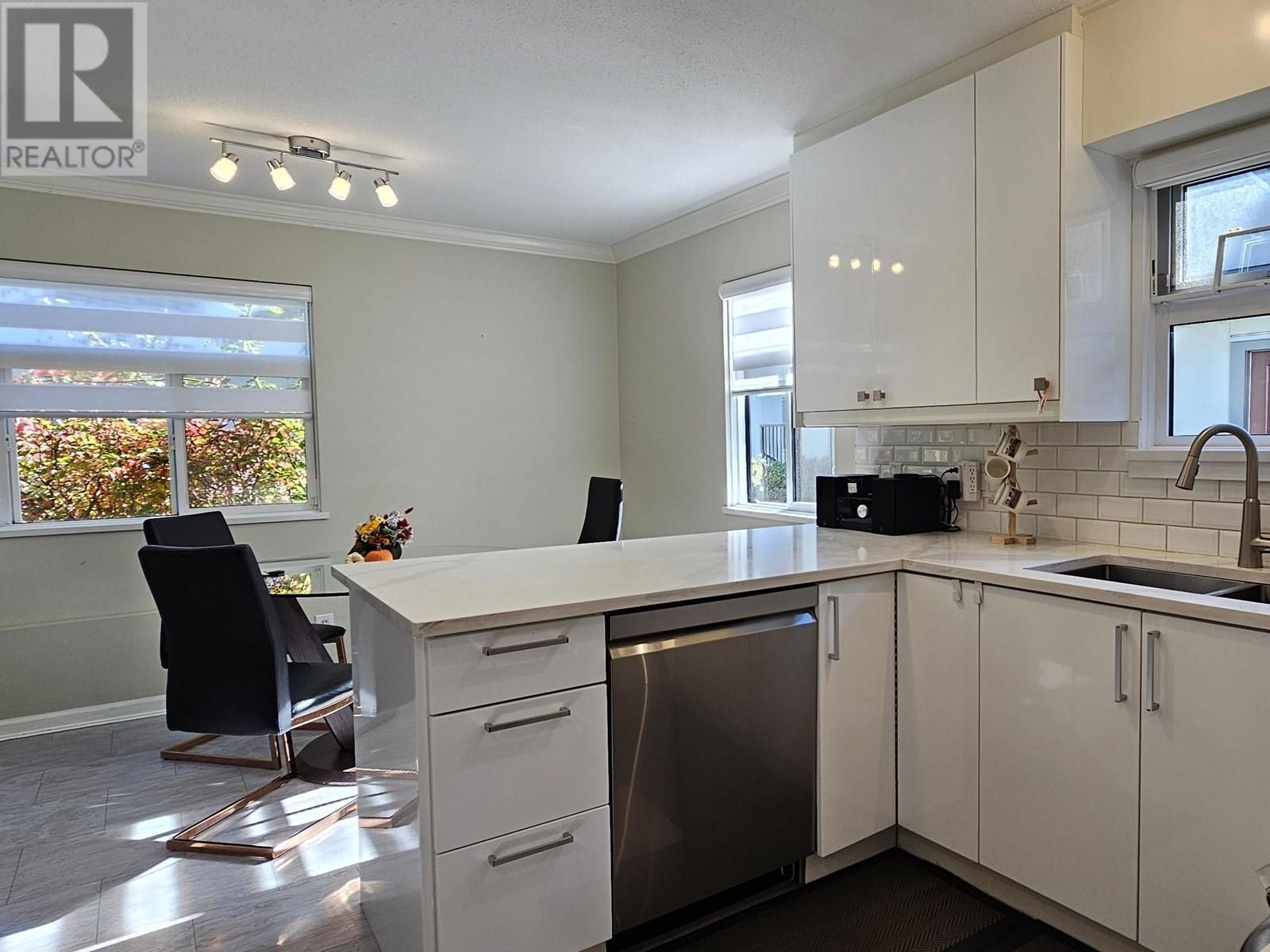 28 888 W 16th Street, North Vancouver, British Columbia  V7P 1R3 - Photo 11 - R2821170