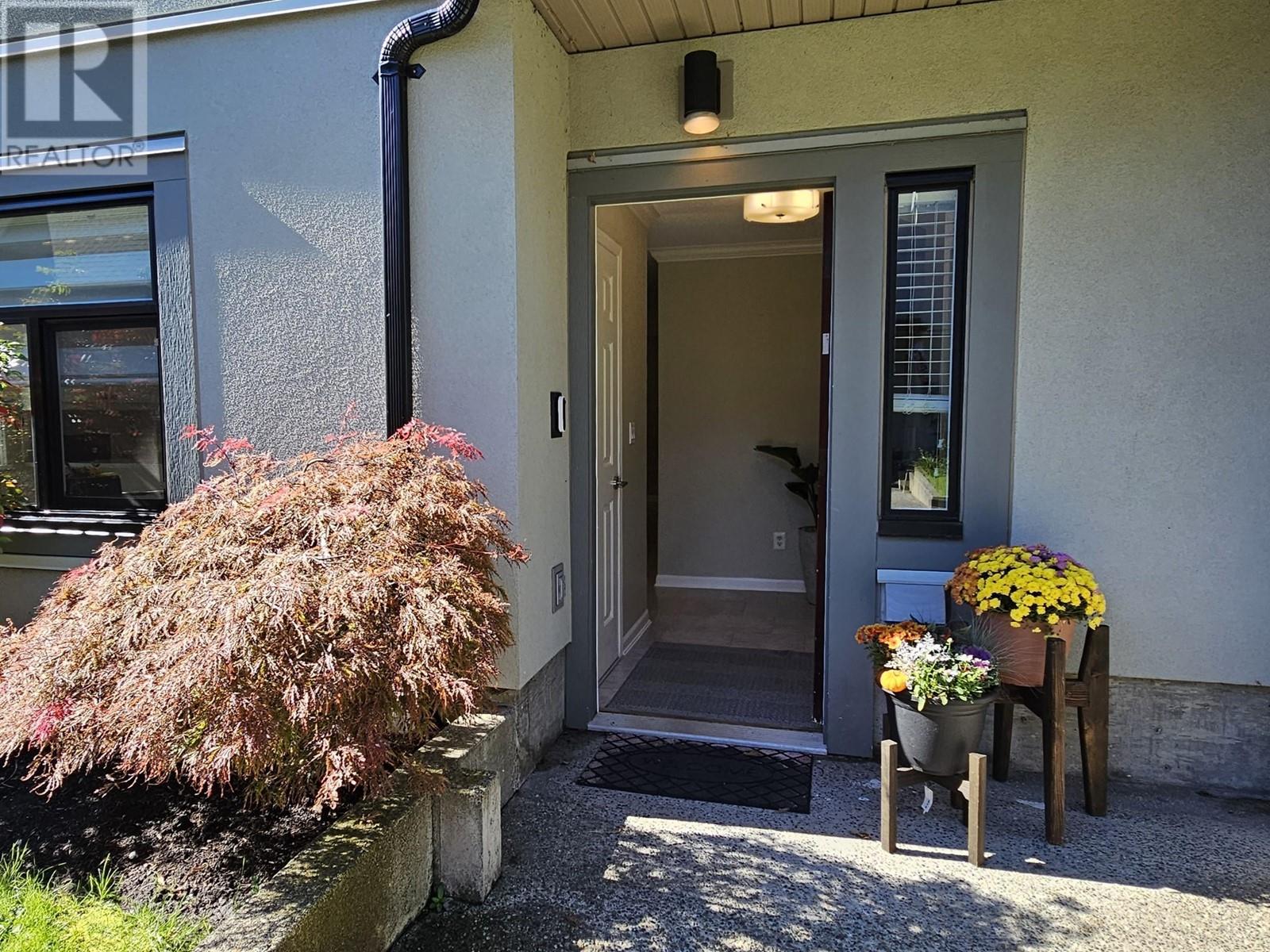 28 888 W 16th Street, North Vancouver, British Columbia  V7P 1R3 - Photo 5 - R2821170