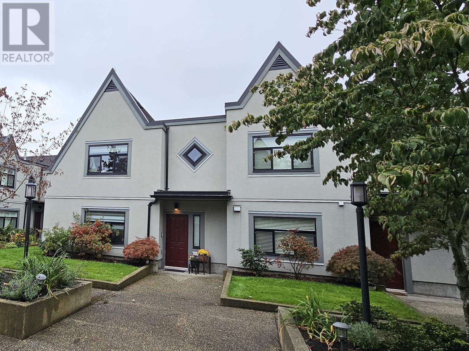 28 888 W 16TH STREET, north vancouver, British Columbia