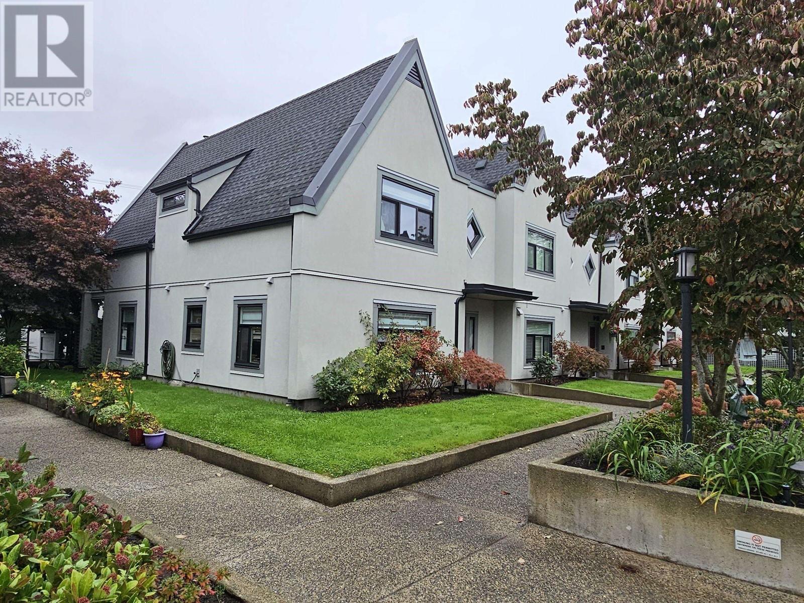 28 888 W 16th Street, North Vancouver, British Columbia  V7P 1R3 - Photo 2 - R2821170