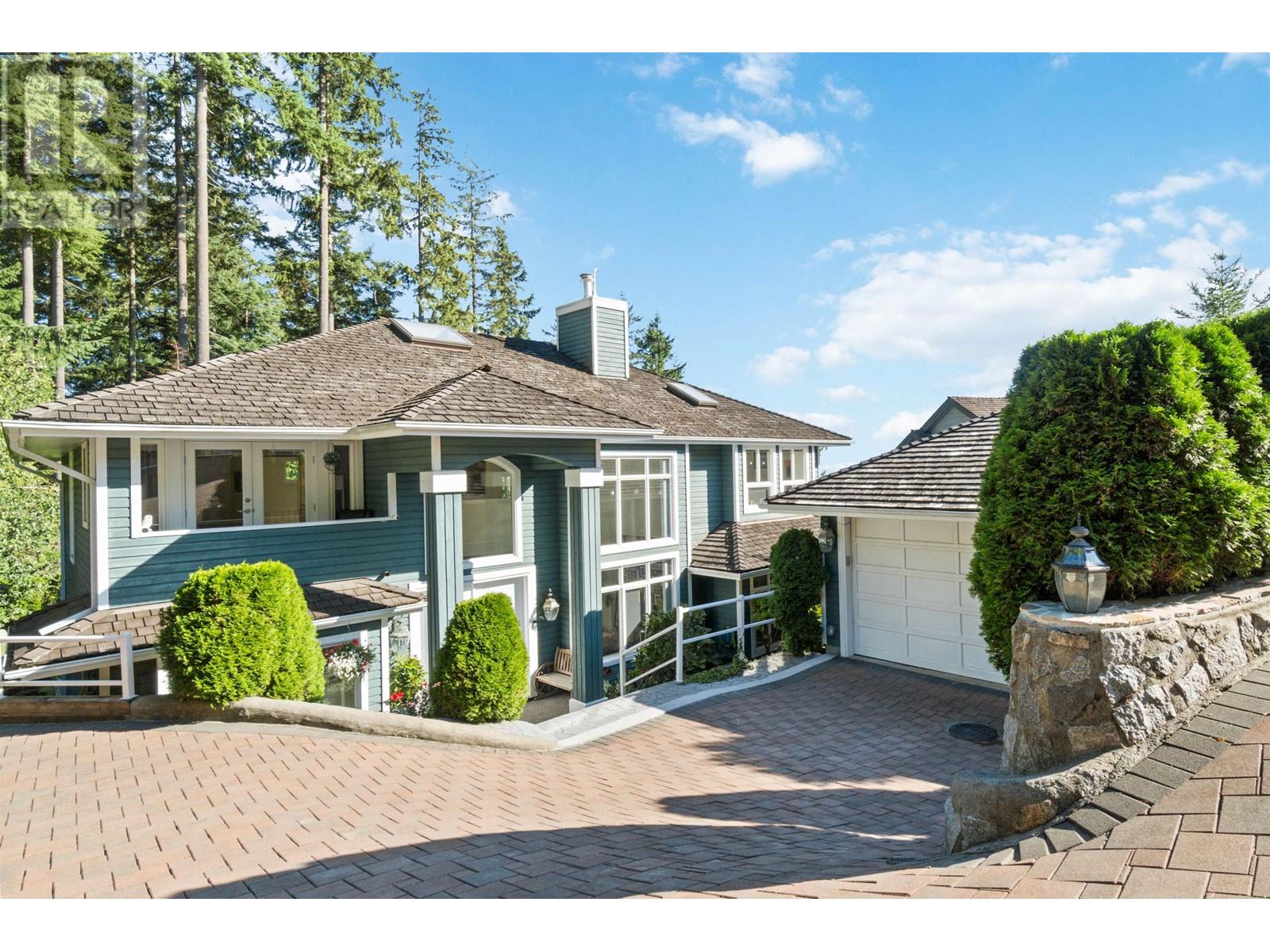 3866 Michener Way, North Vancouver, British Columbia  V7K 3C7 - Photo 5 - R2814184