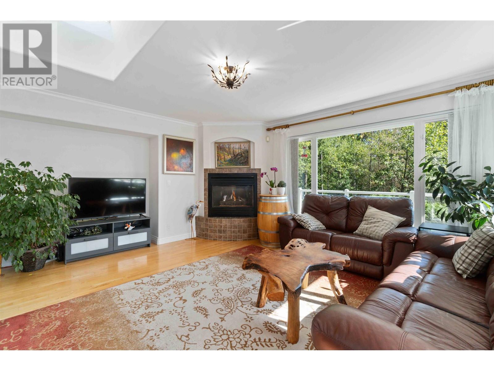 3866 Michener Way, North Vancouver, British Columbia  V7K 3C7 - Photo 9 - R2814184