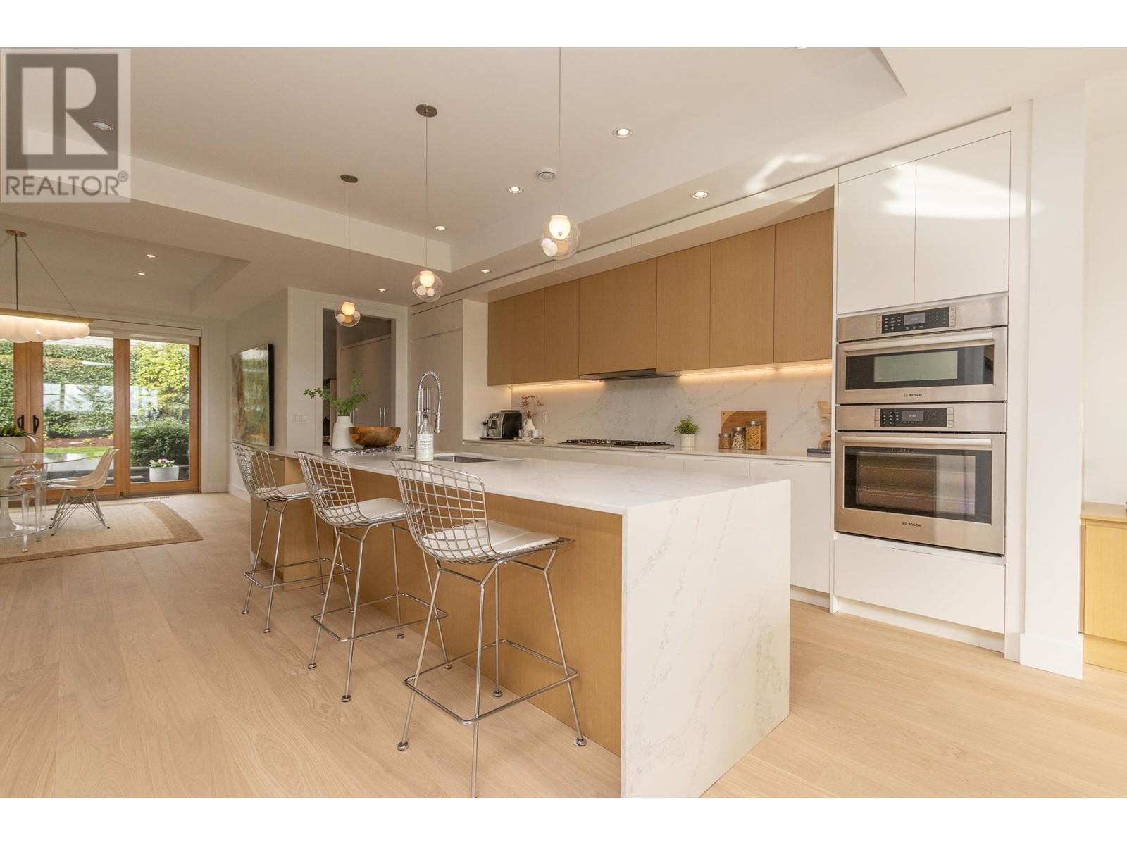 436 E 5th Street, North Vancouver, British Columbia  V7L 0E8 - Photo 4 - R2825615