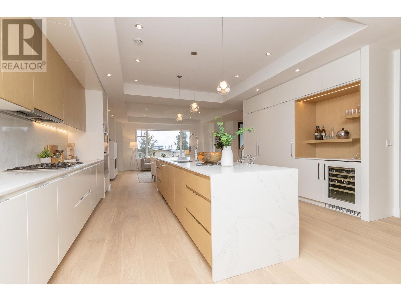 436 E 5th Street, North Vancouver, British Columbia  V7L 0E8 - Photo 6 - R2825615