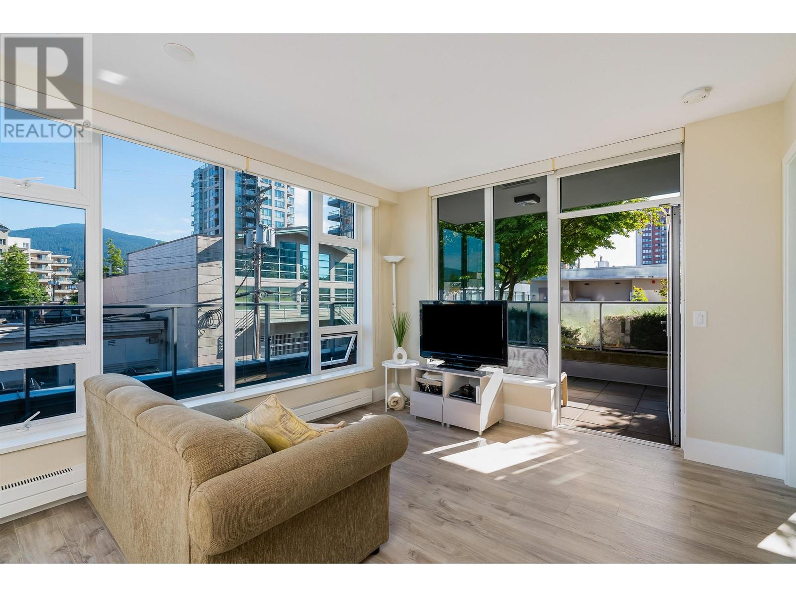 201 150 W 15th Street, North Vancouver, British Columbia  V7M 0C4 - Photo 2 - R2825021