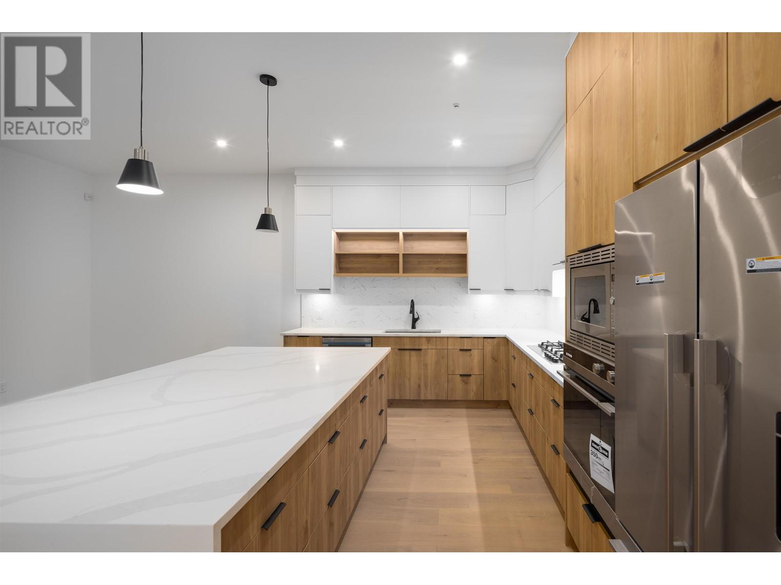 1030 Raven Drive, Squamish, British Columbia  V8B 1A7 - Photo 2 - R2825711