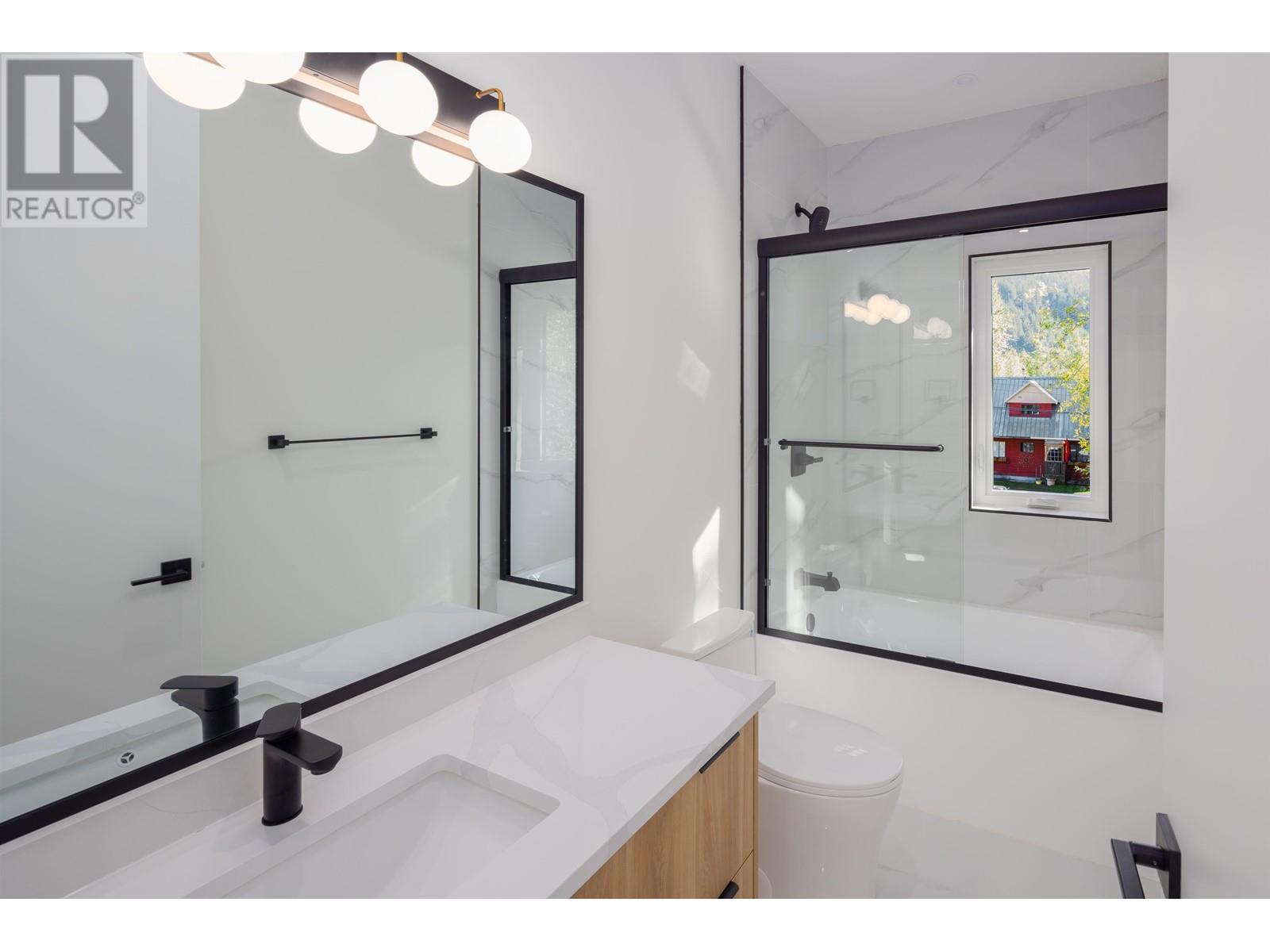 1030 Raven Drive, Squamish, British Columbia  V8B 1A7 - Photo 6 - R2825711