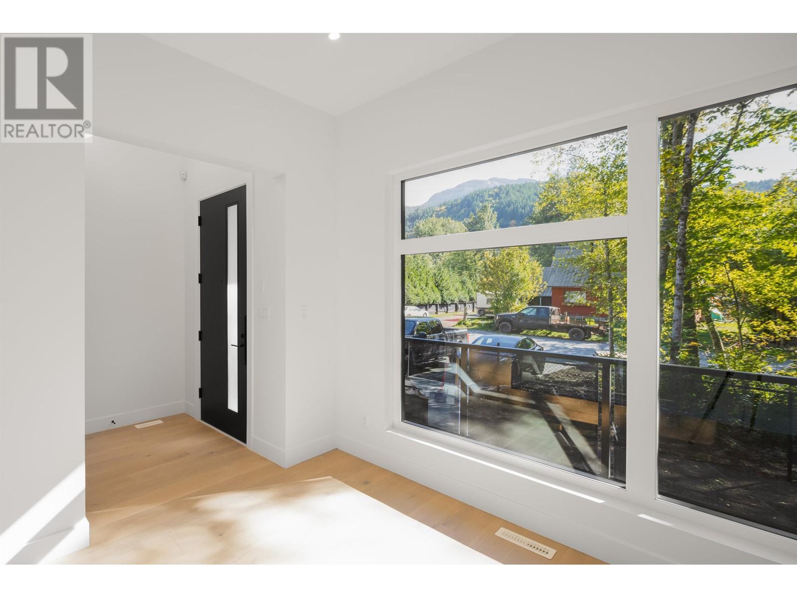 1030 Raven Drive, Squamish, British Columbia  V8B 1A7 - Photo 13 - R2825711